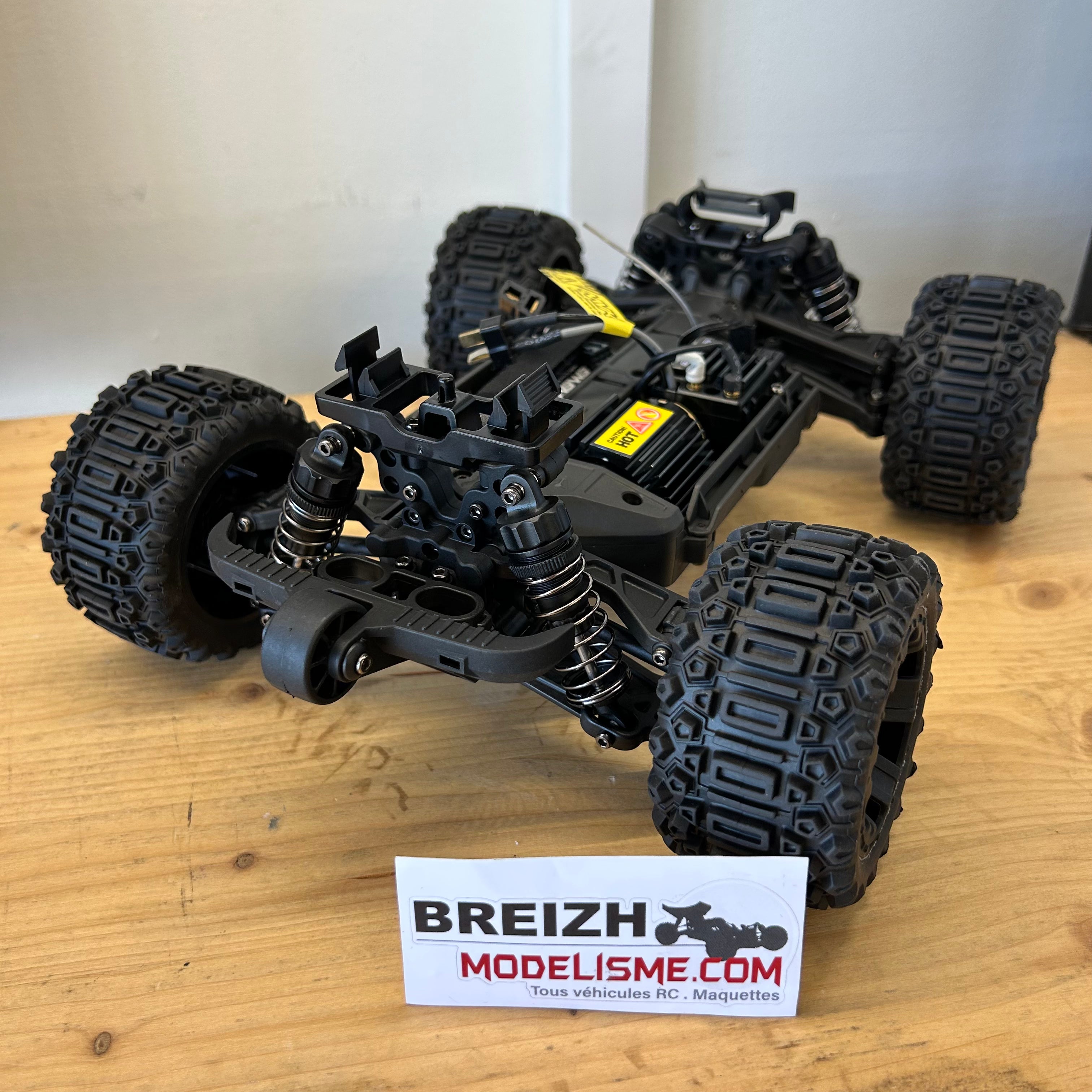 Maverick QBIT Monster truck 1/16 version charbon 151003