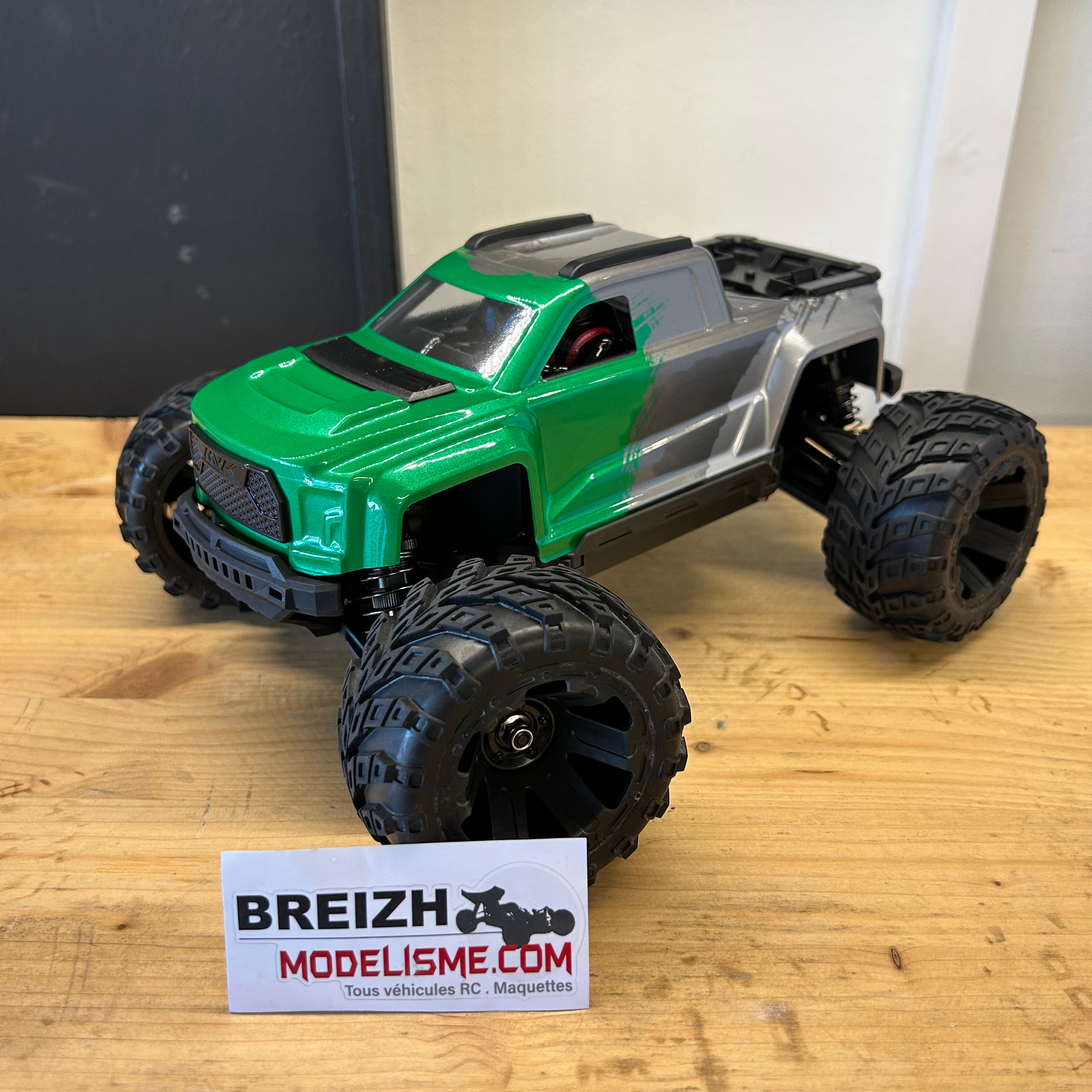Maverick 151006 QBIT Monster truck 1/16 version brushless 60km/h