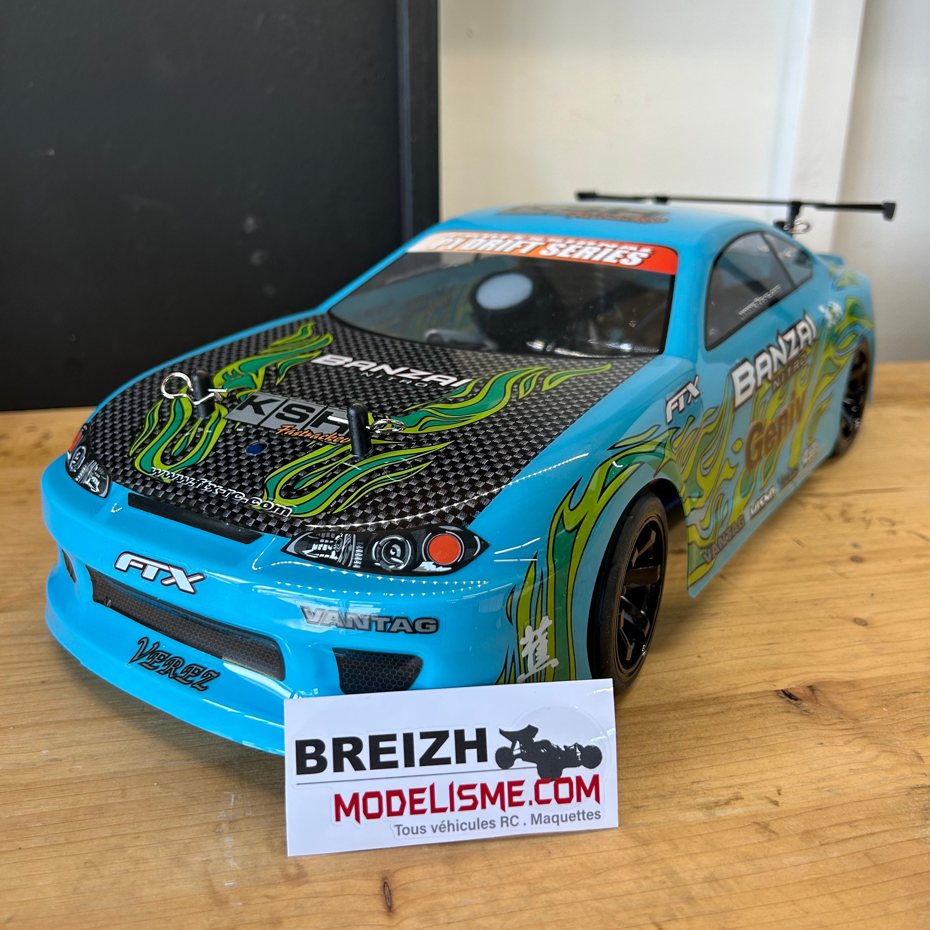FTX Banzai Nitro drift piste Voiture RC thermique 1/10 4WD 5534B