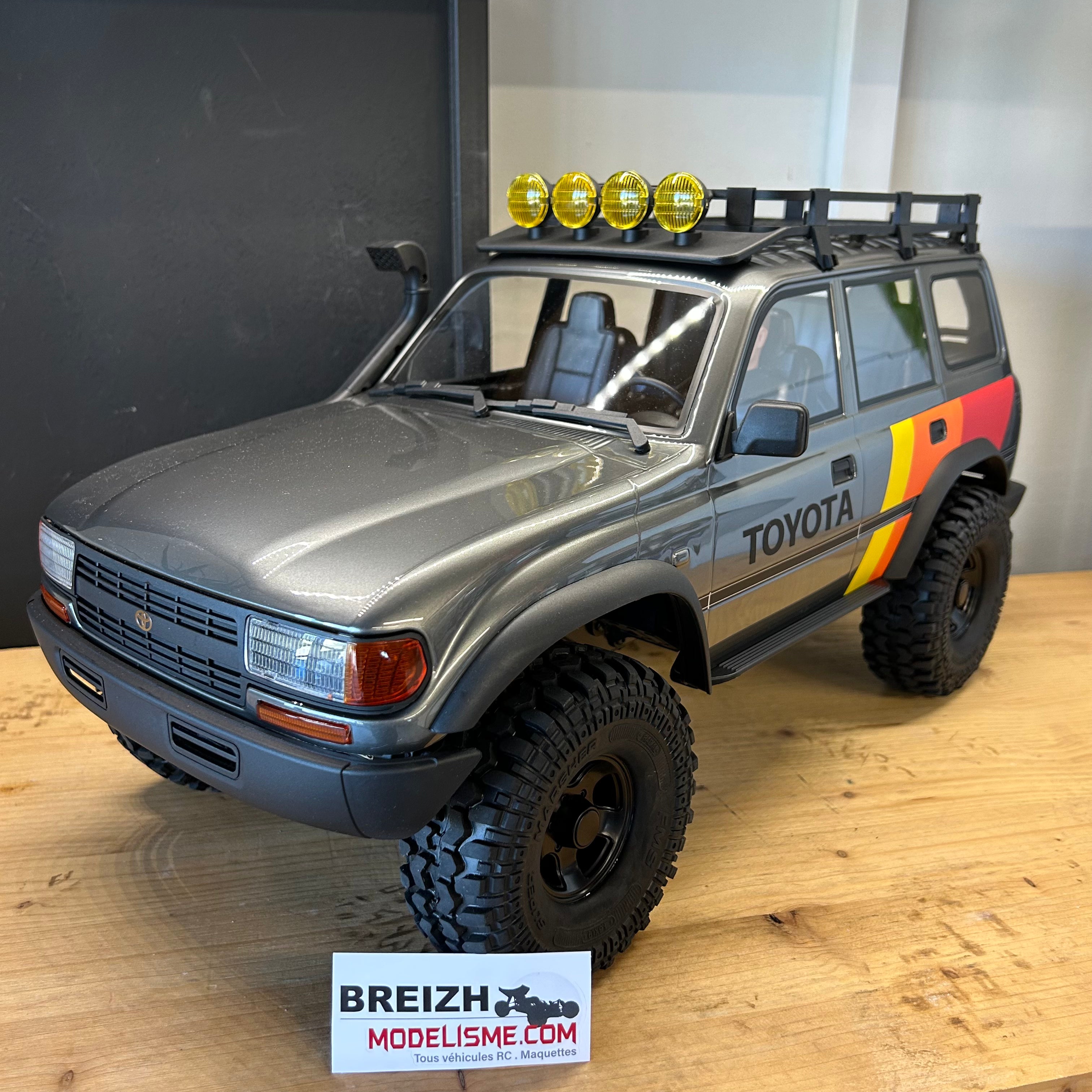 Crawler FMS 1/10 Toyota land Cruiser 80 FCX10 ARTR RS gris - FMS11042RS-GY-SP