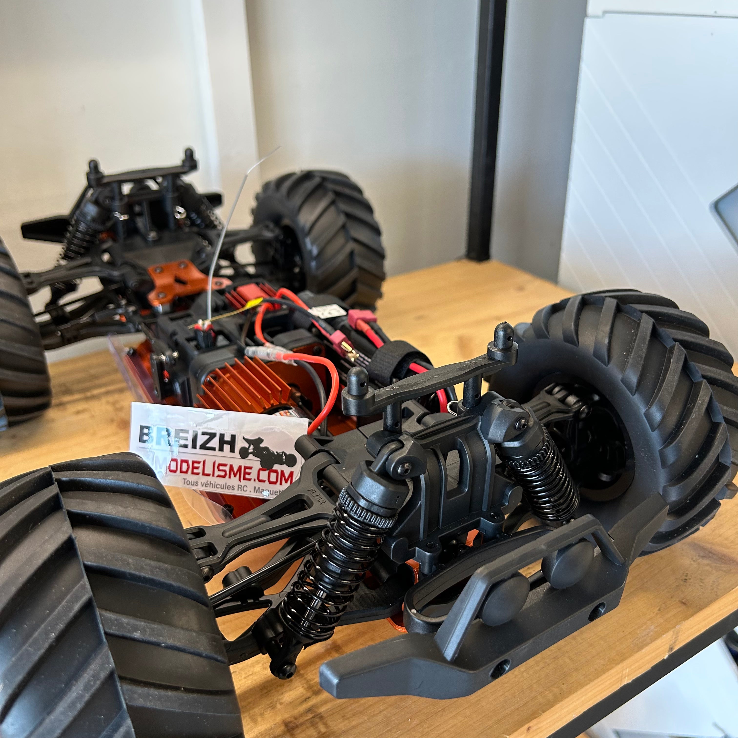Monster truck BigStrike DF Models 1/10 RTR ados + 12 ans