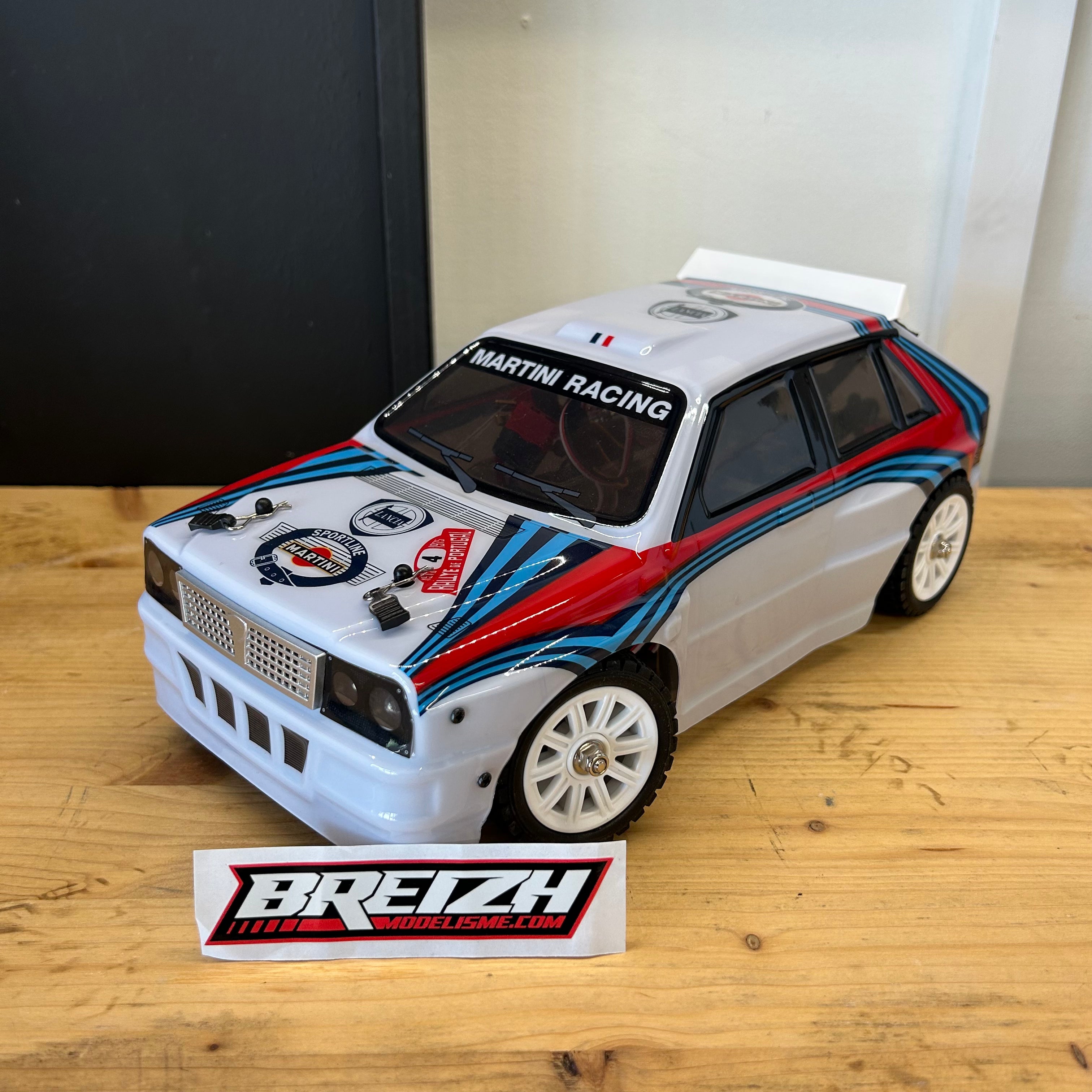 Voiture de rallye Lancia Delta 4WD RTR MJX Hyper GO 14302 1/14