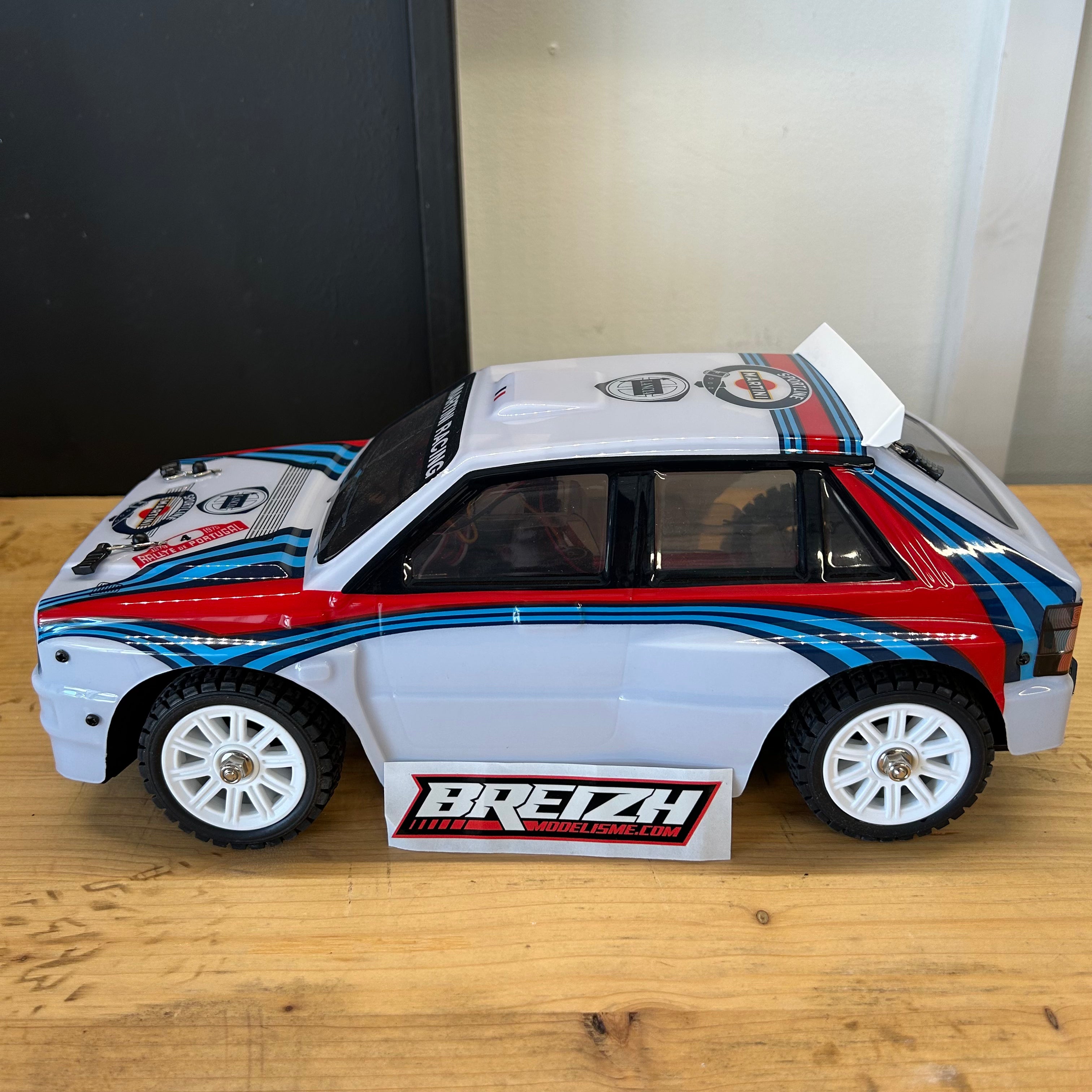 Voiture de rallye Lancia Delta 4WD RTR MJX Hyper GO 14302 1/14