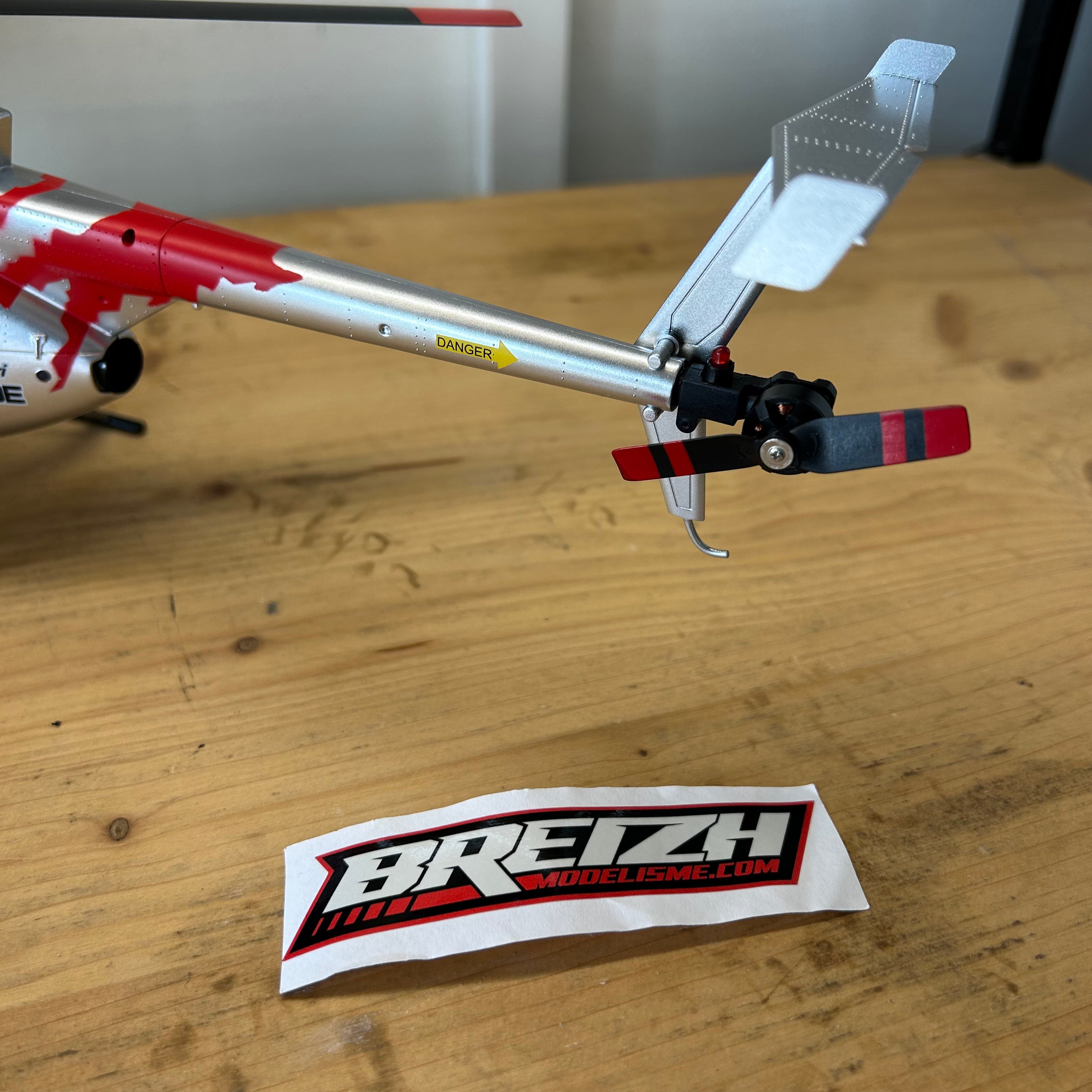 AFX MD500E Brushless 6 Voies Rouge – Hélicoptère RC 325mm Gyro 6 axes