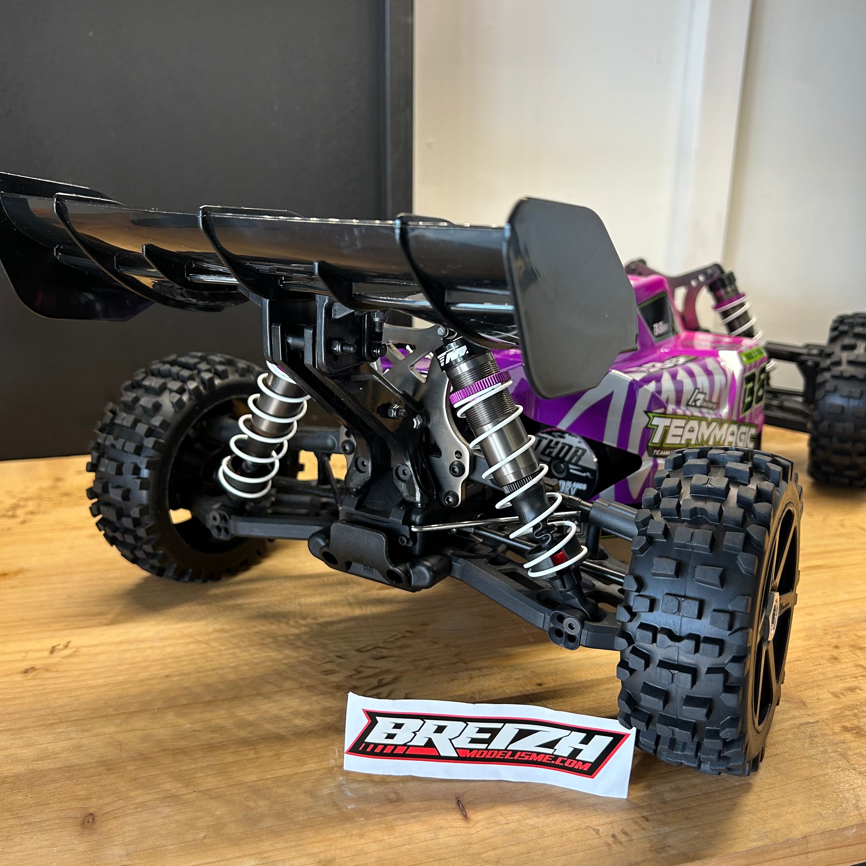 Team Magic B8ER V2 Brushless 1/8 4WD RTR Version 3/4S violet - Breizh Modélisme.