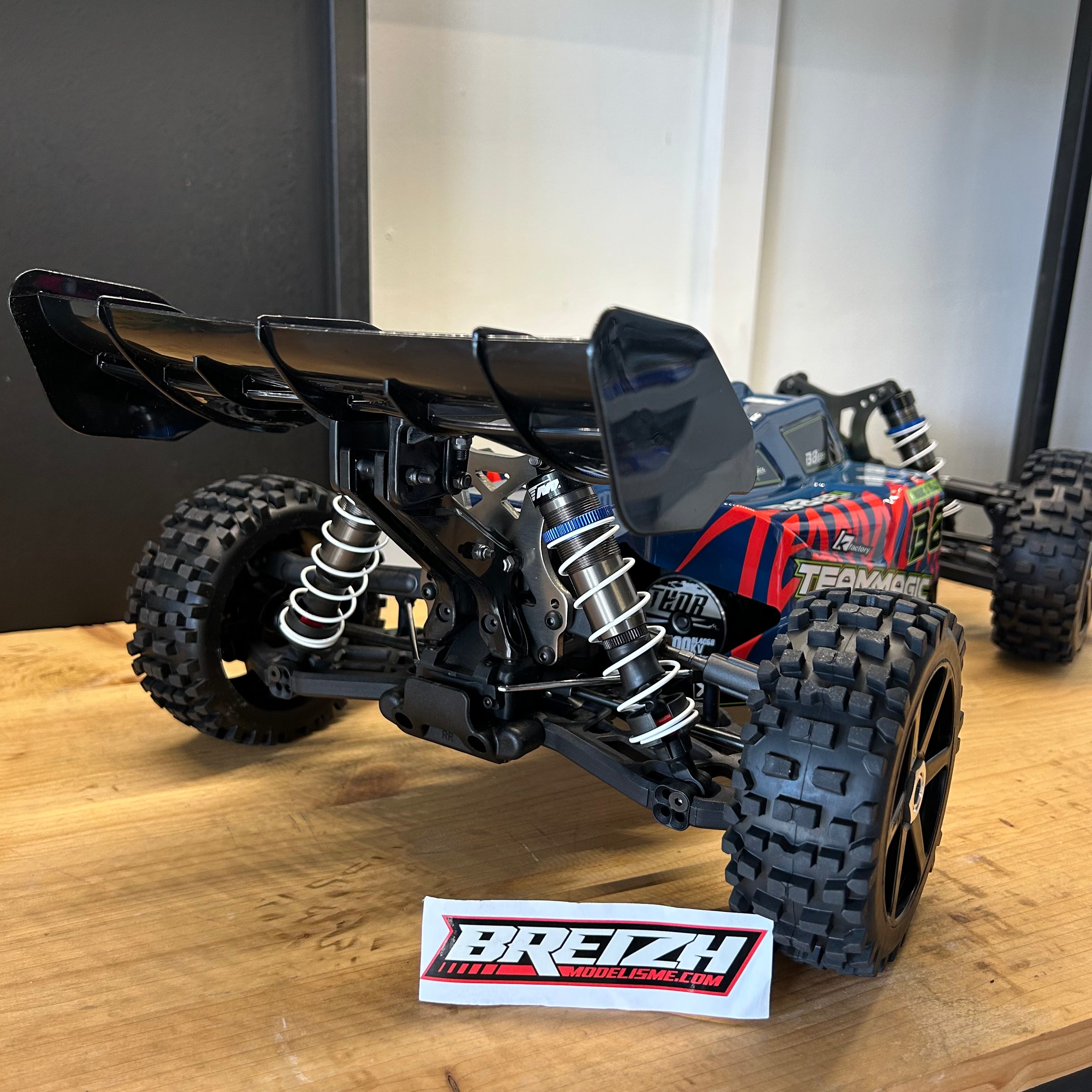 Team Magic B8ER V2 Brushless 1/8 4WD RTR Version 3/4S bleu