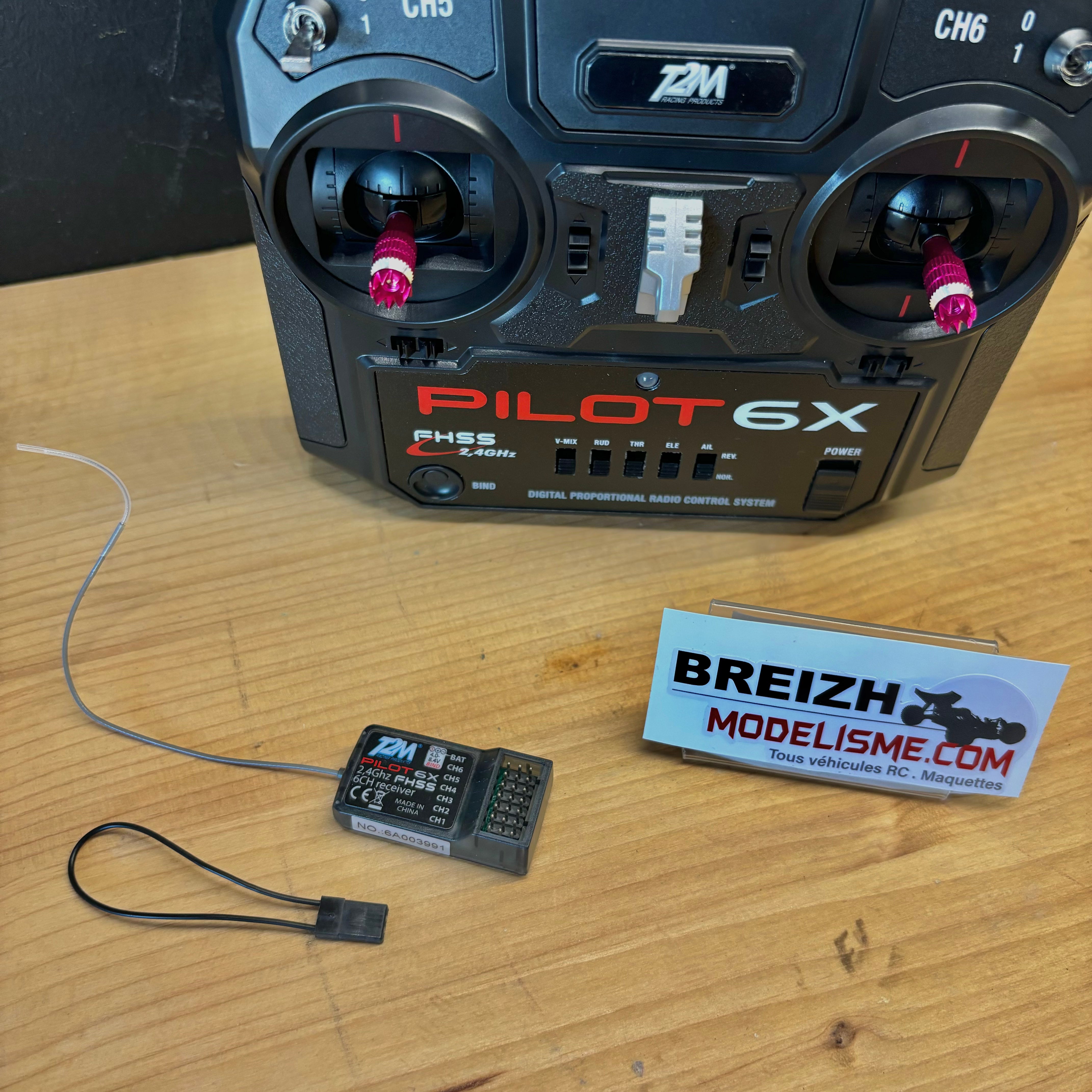 T2M Radio avec récepteur 6 voies Pilot 6X 2.4GHz mode 2