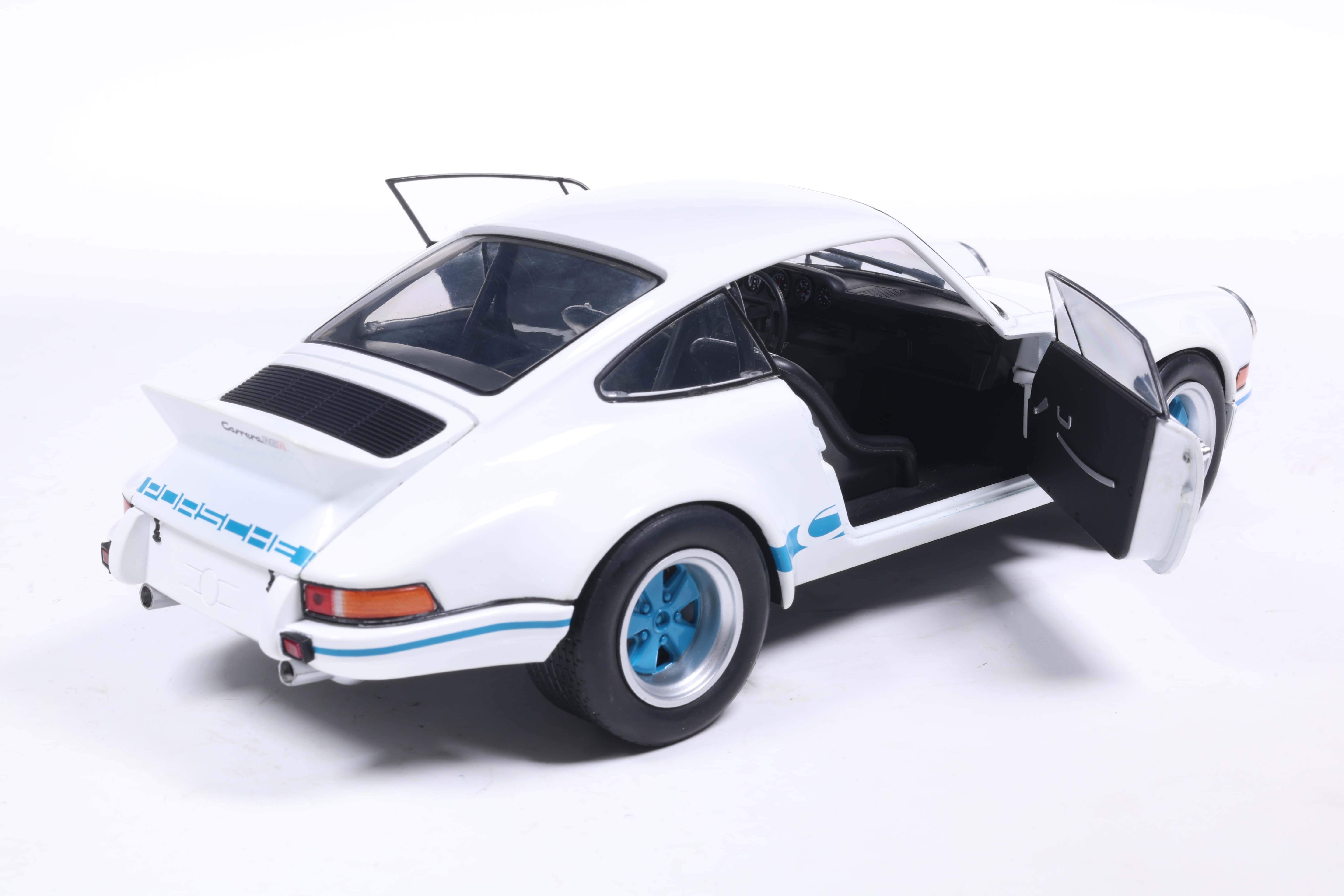 Solido S1801119 Voiture miniature collection 1/18 Porsche 911 RSR – White / Blue Carrera Stripes – 1973