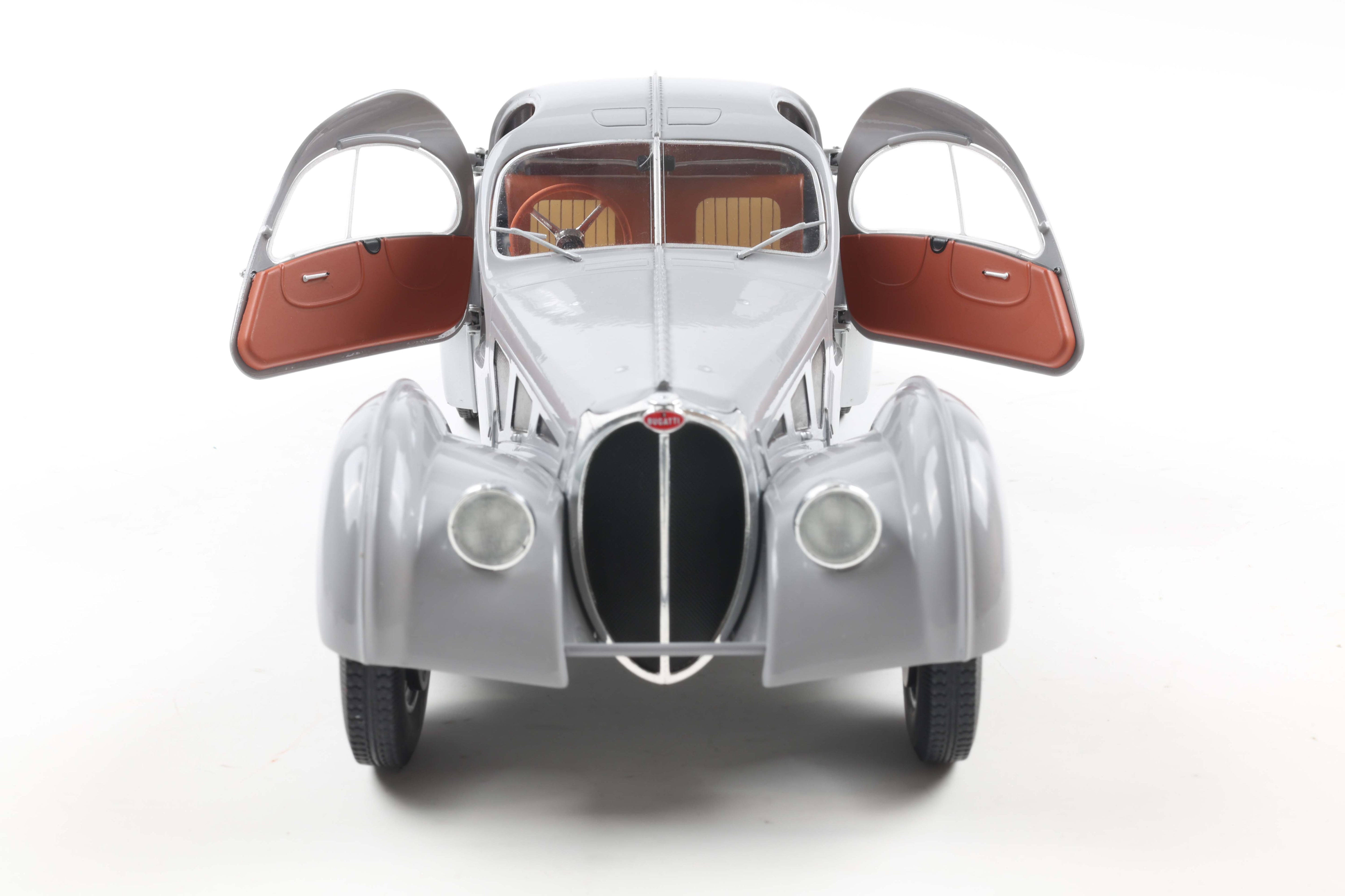 Solido S1802106 Voiture miniature collection 1/18 Bugatti Atlantic Type 57 SC – mat silver – 1937