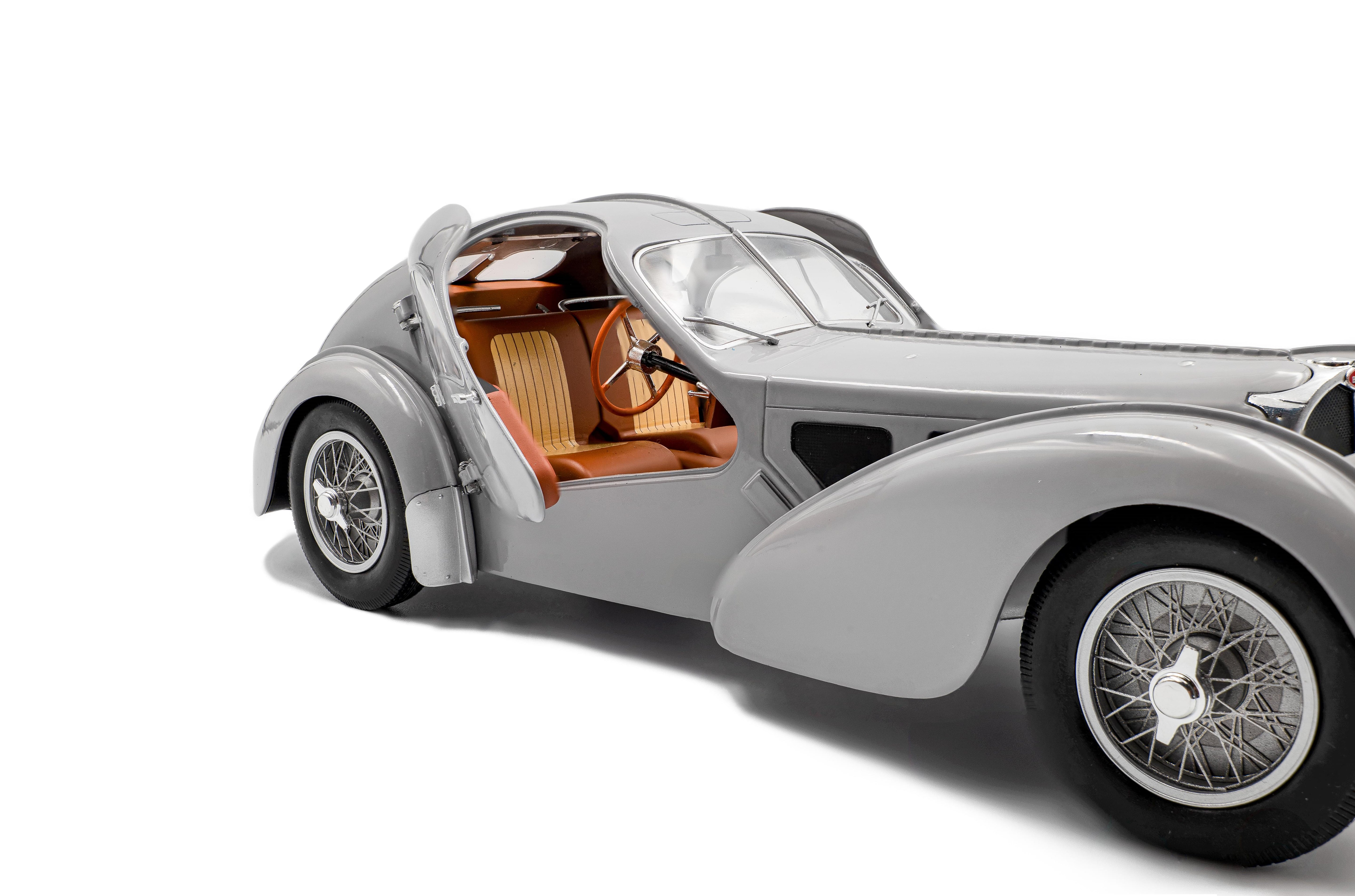 Solido S1802106 Voiture miniature collection 1/18 Bugatti Atlantic Type 57 SC – mat silver – 1937