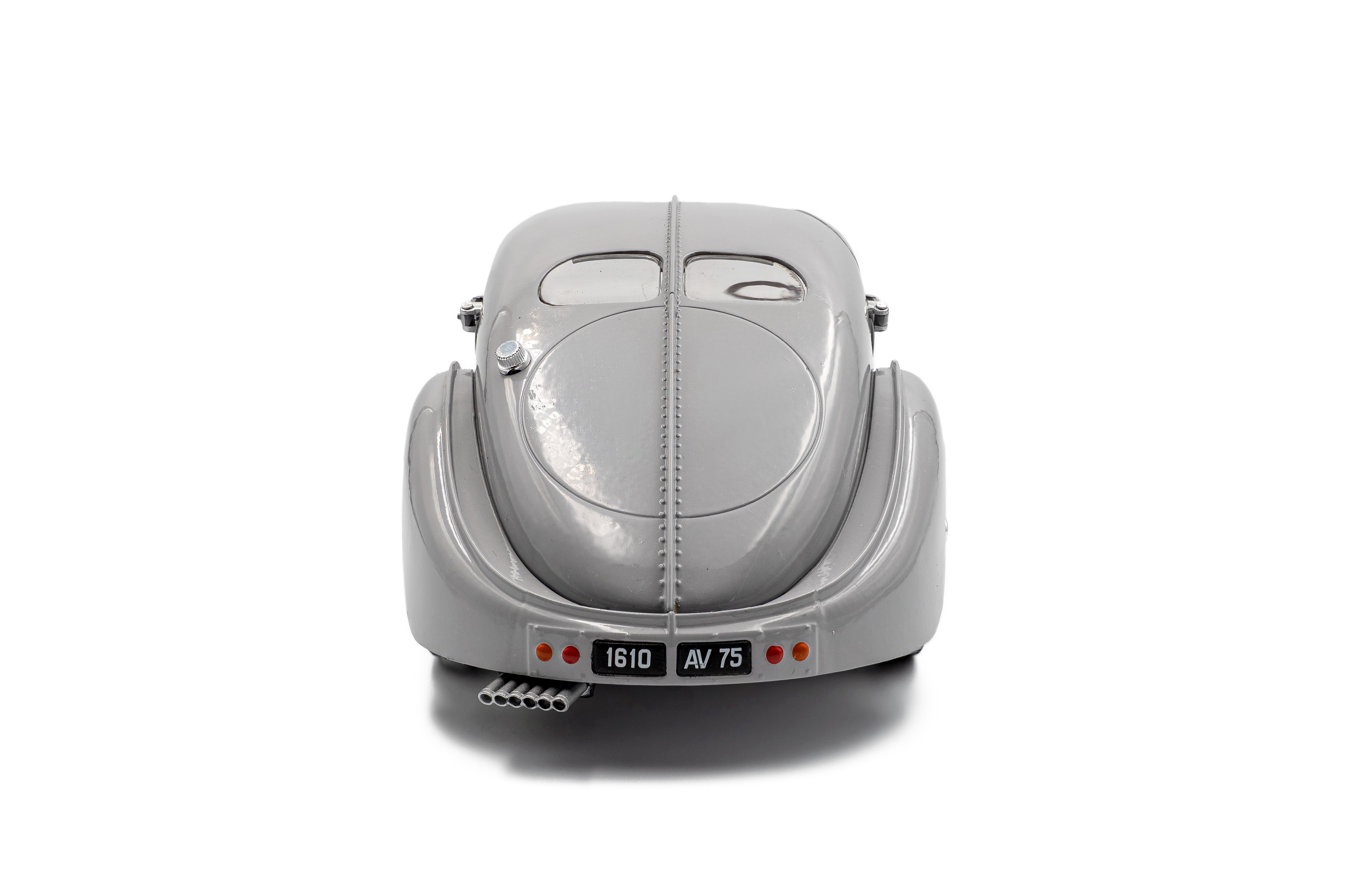 Solido S1802106 Voiture miniature collection 1/18 Bugatti Atlantic Type 57 SC – mat silver – 1937