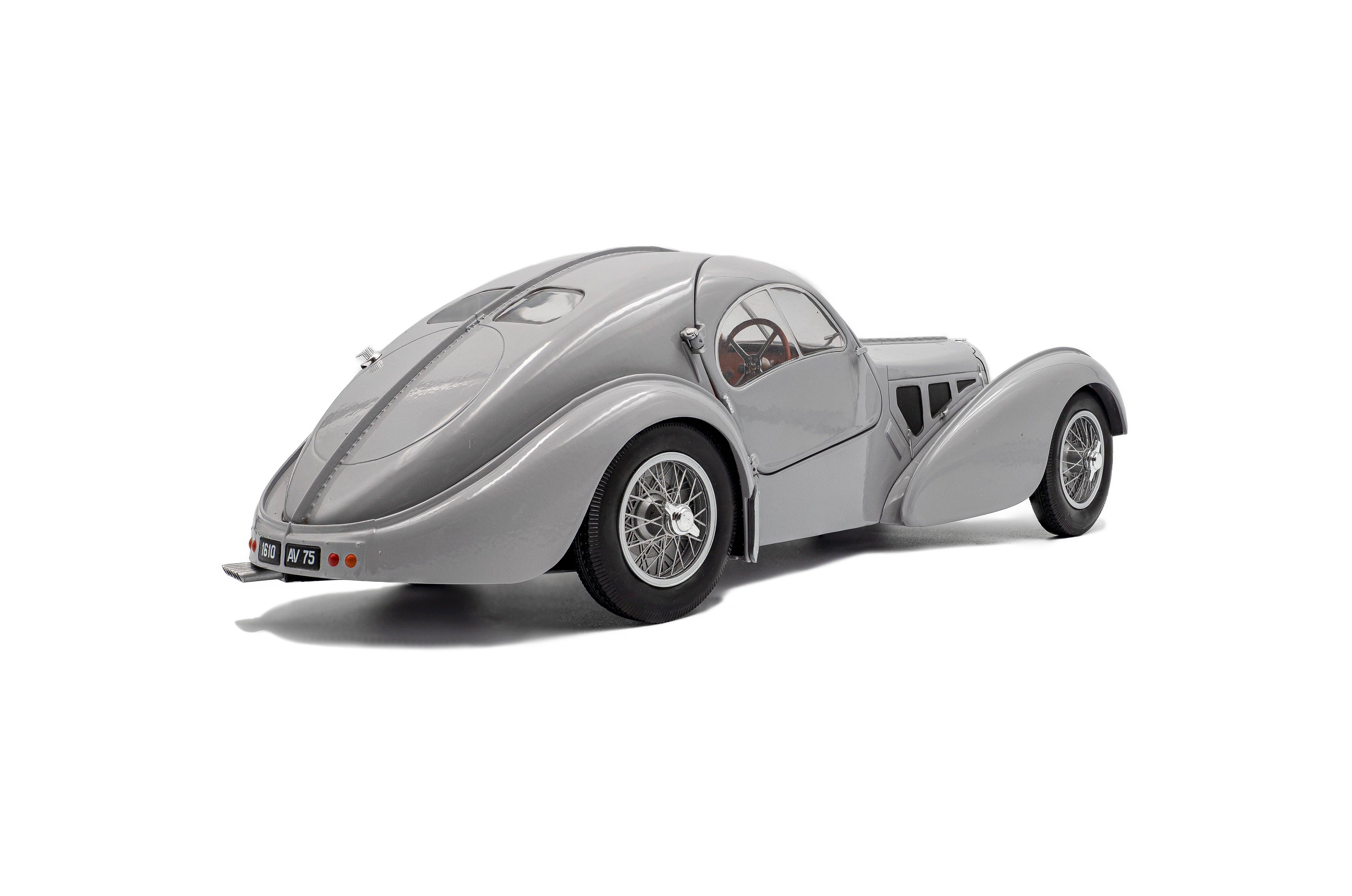 Solido S1802106 Voiture miniature collection 1/18 Bugatti Atlantic Type 57 SC – mat silver – 1937