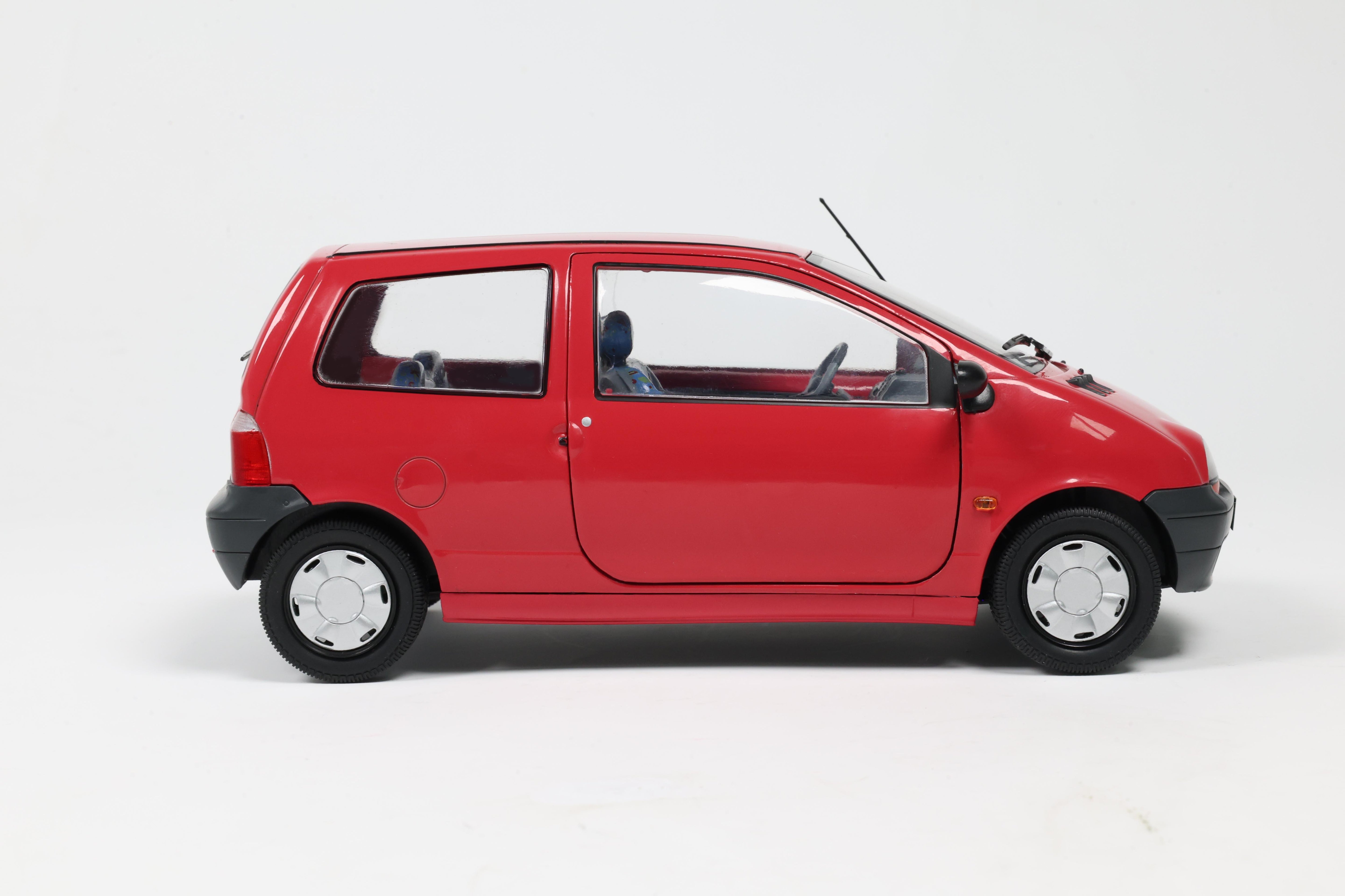 Solido S1804005 miniature collection 1/18 Renault Twingo MK1 Magenta 1995 - Breizh Modélisme.
