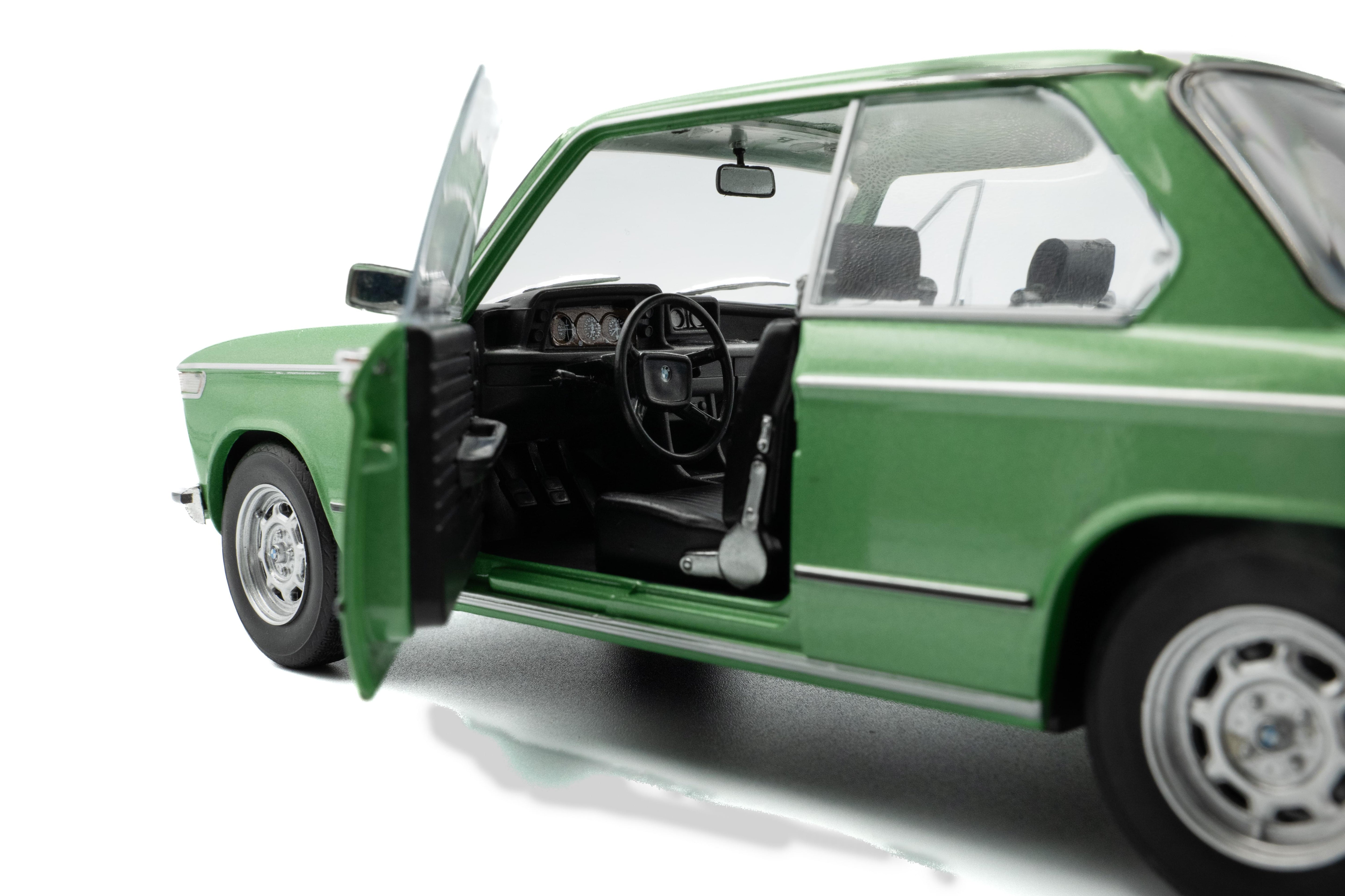 Solido S1808604 Voiture miniature collection 1/18 BMW 1602 – Taiga – 1971