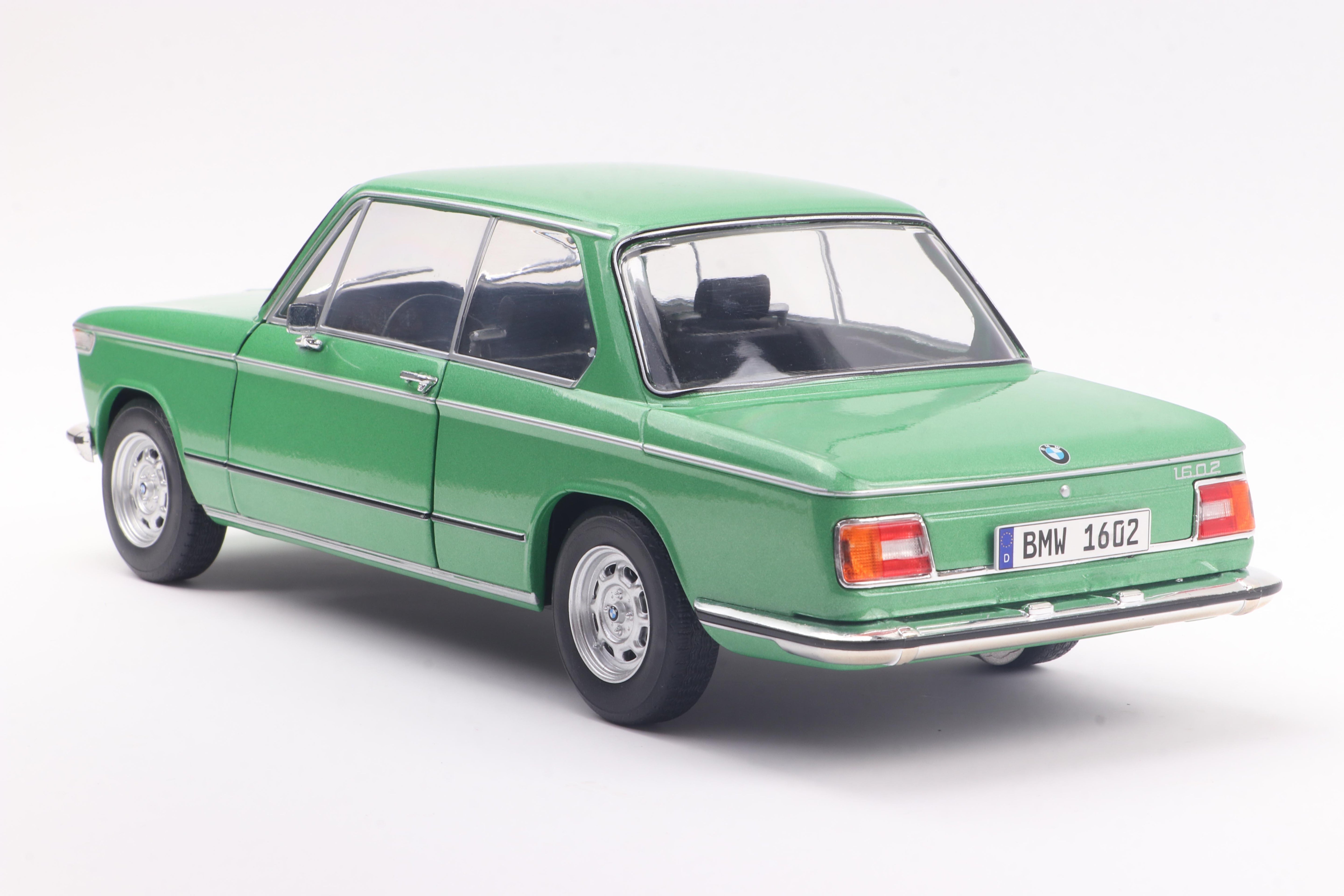 Solido S1808604 Voiture miniature collection 1/18 BMW 1602 – Taiga – 1971