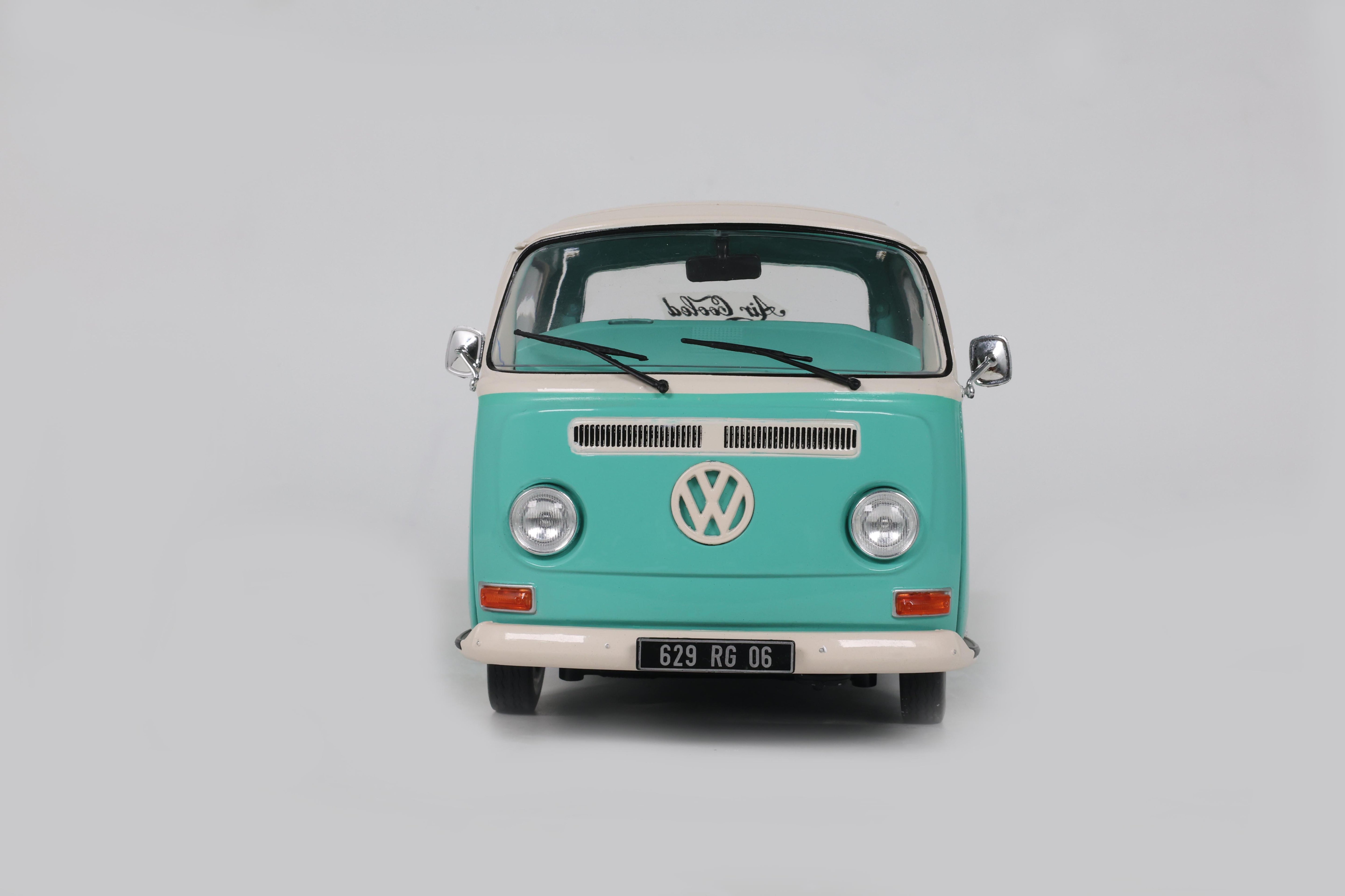 Solido S1809405 miniature collection 1/18 Volkswagen T2 Pick up turquoise blanc 1968 - Breizh Modélisme.