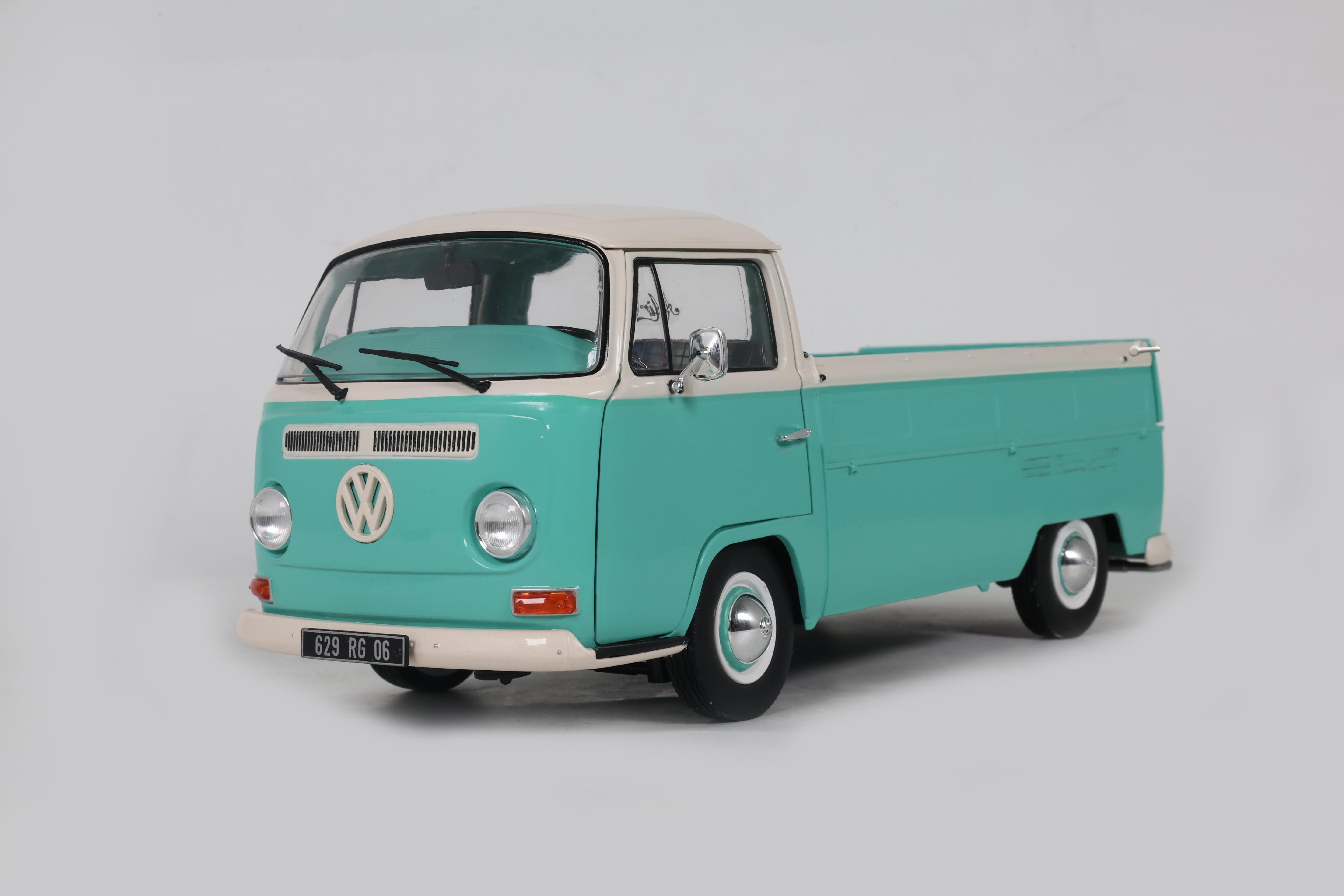 Solido S1809405 miniature collection 1/18 Volkswagen T2 Pick up turquoise blanc 1968 - Breizh Modélisme.