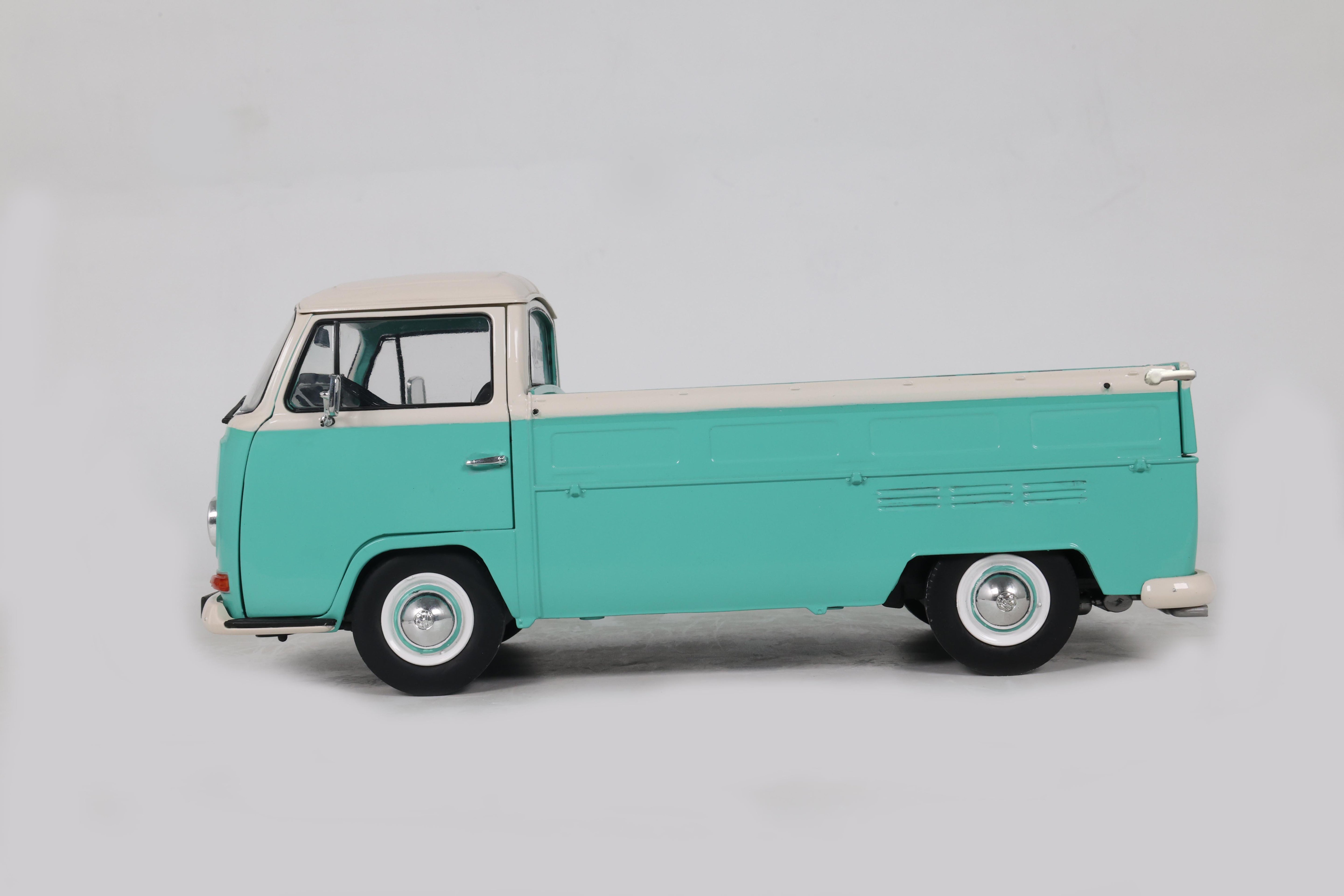 Solido S1809405 miniature collection 1/18 Volkswagen T2 Pick up turquoise blanc 1968 - Breizh Modélisme.