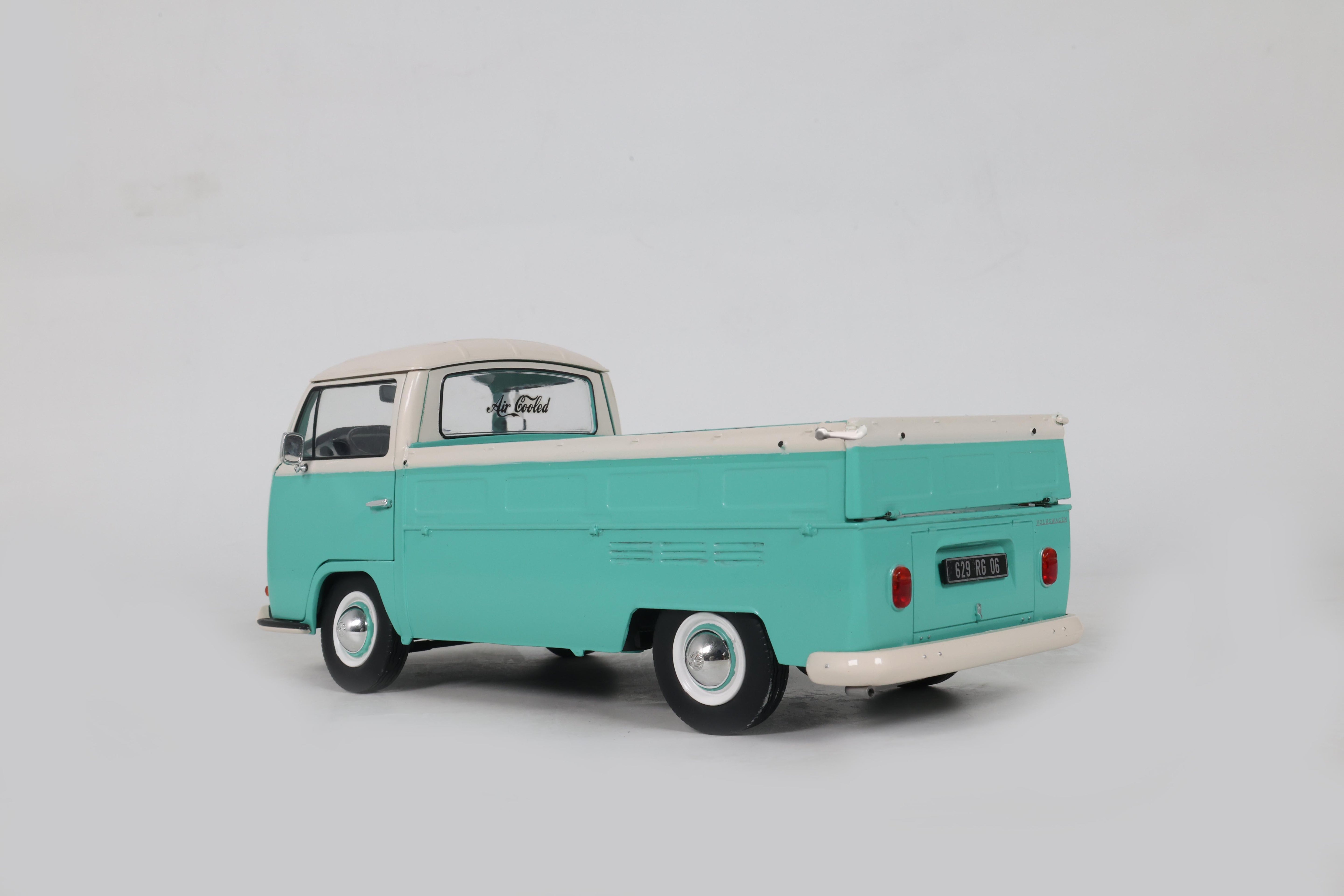 Solido S1809405 miniature collection 1/18 Volkswagen T2 Pick up turquoise blanc 1968 - Breizh Modélisme.