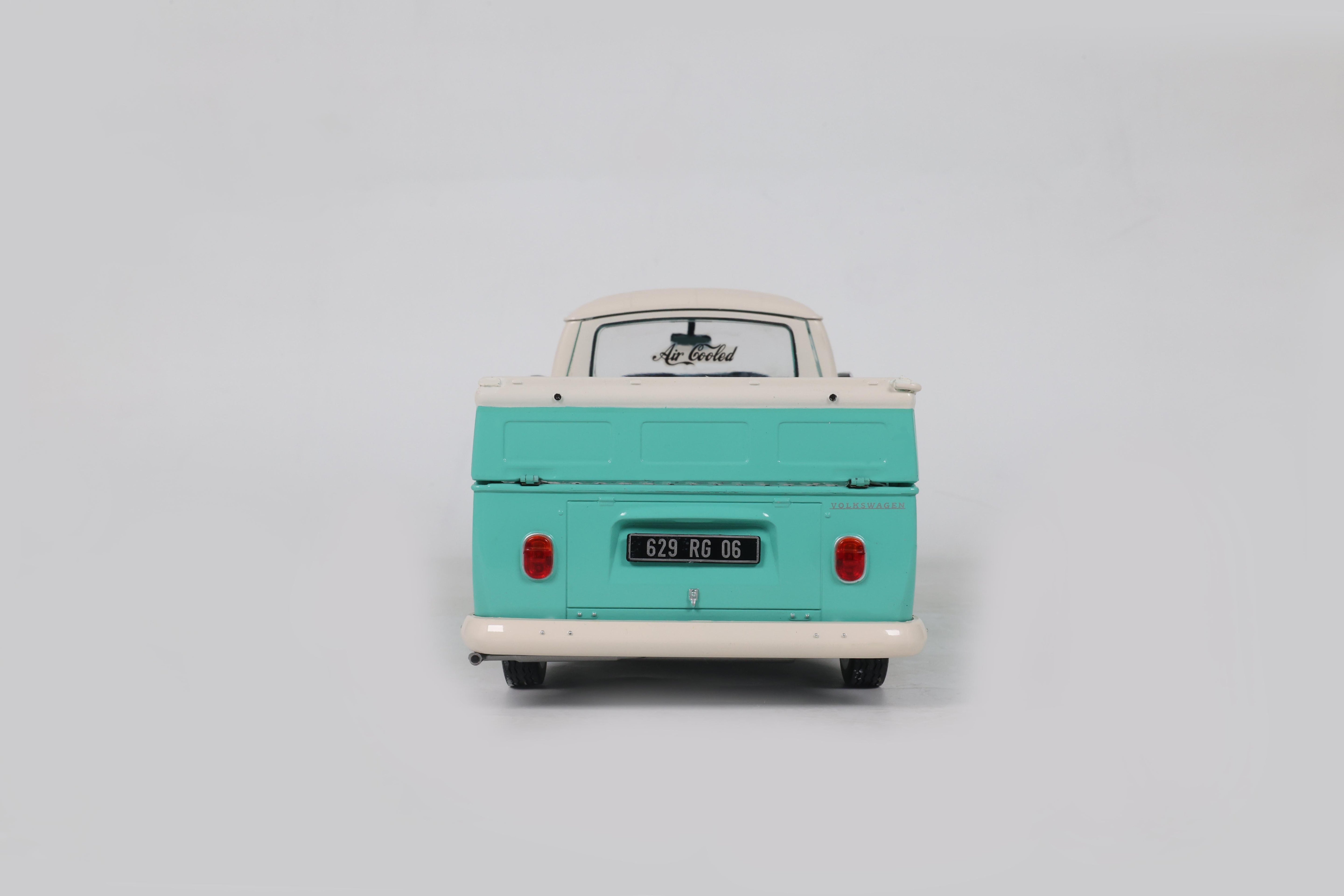 Solido S1809405 miniature collection 1/18 Volkswagen T2 Pick up turquoise blanc 1968 - Breizh Modélisme.