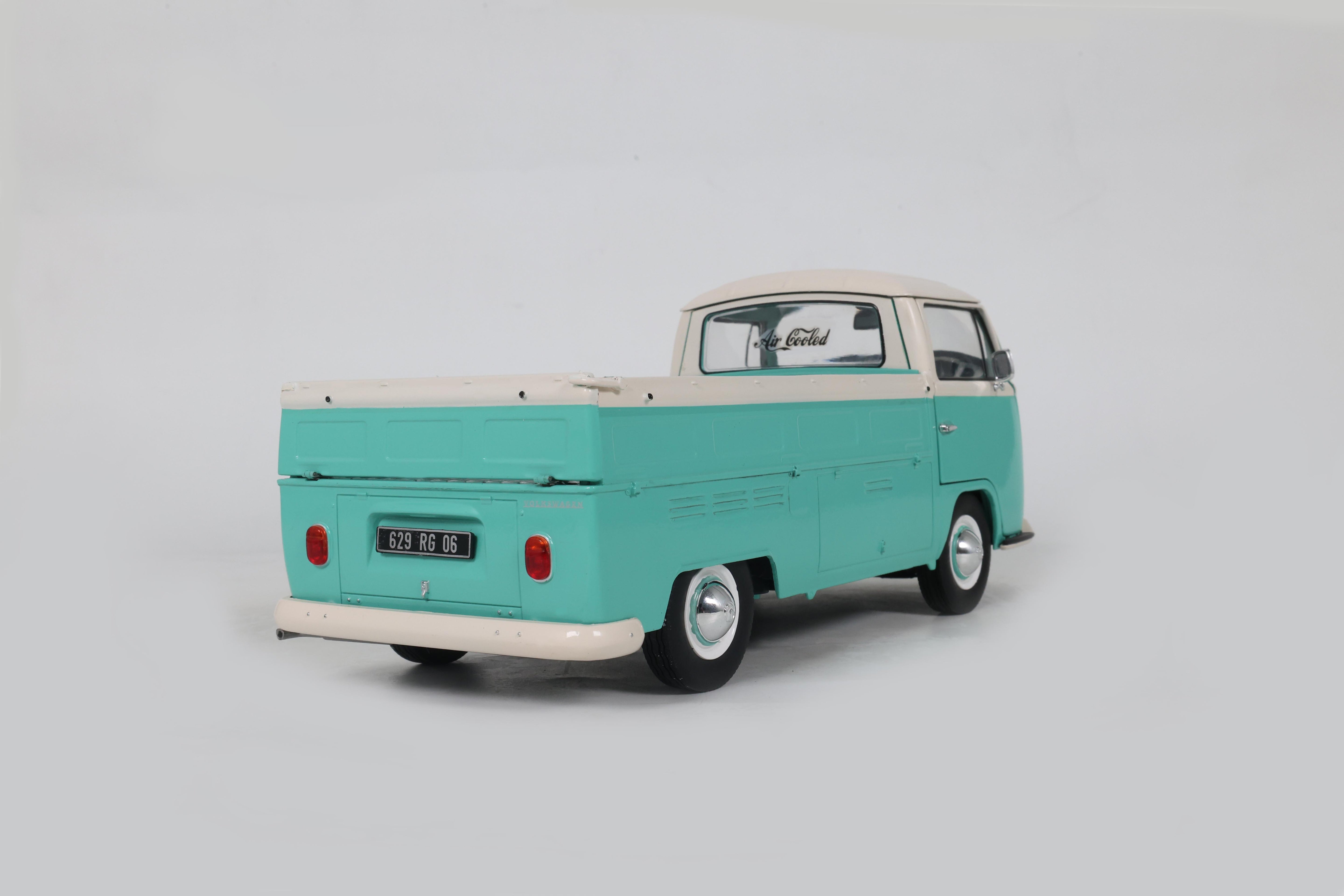 Solido S1809405 miniature collection 1/18 Volkswagen T2 Pick up turquoise blanc 1968 - Breizh Modélisme.
