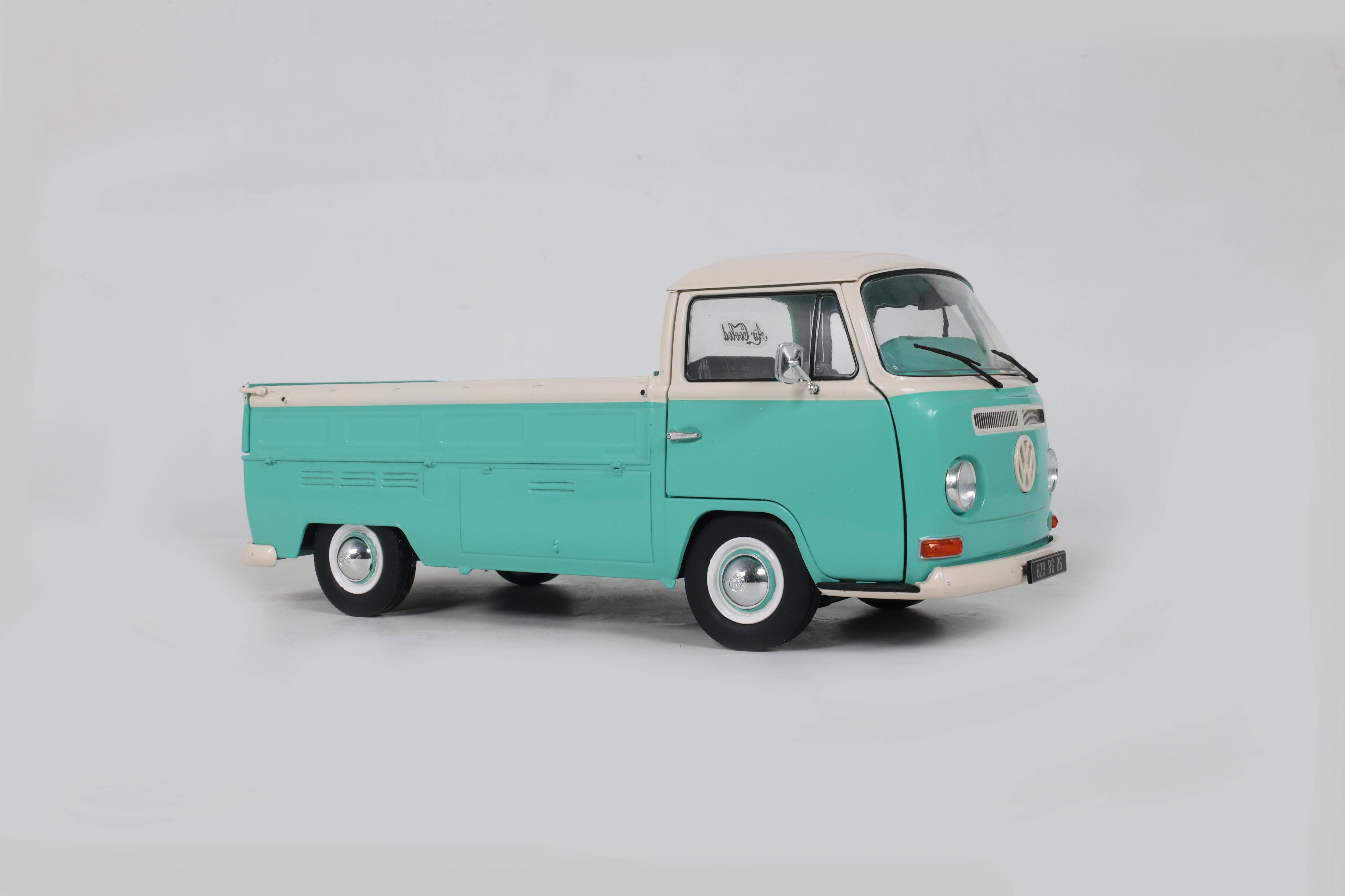 Solido S1809405 miniature collection 1/18 Volkswagen T2 Pick up turquoise blanc 1968 - Breizh Modélisme.