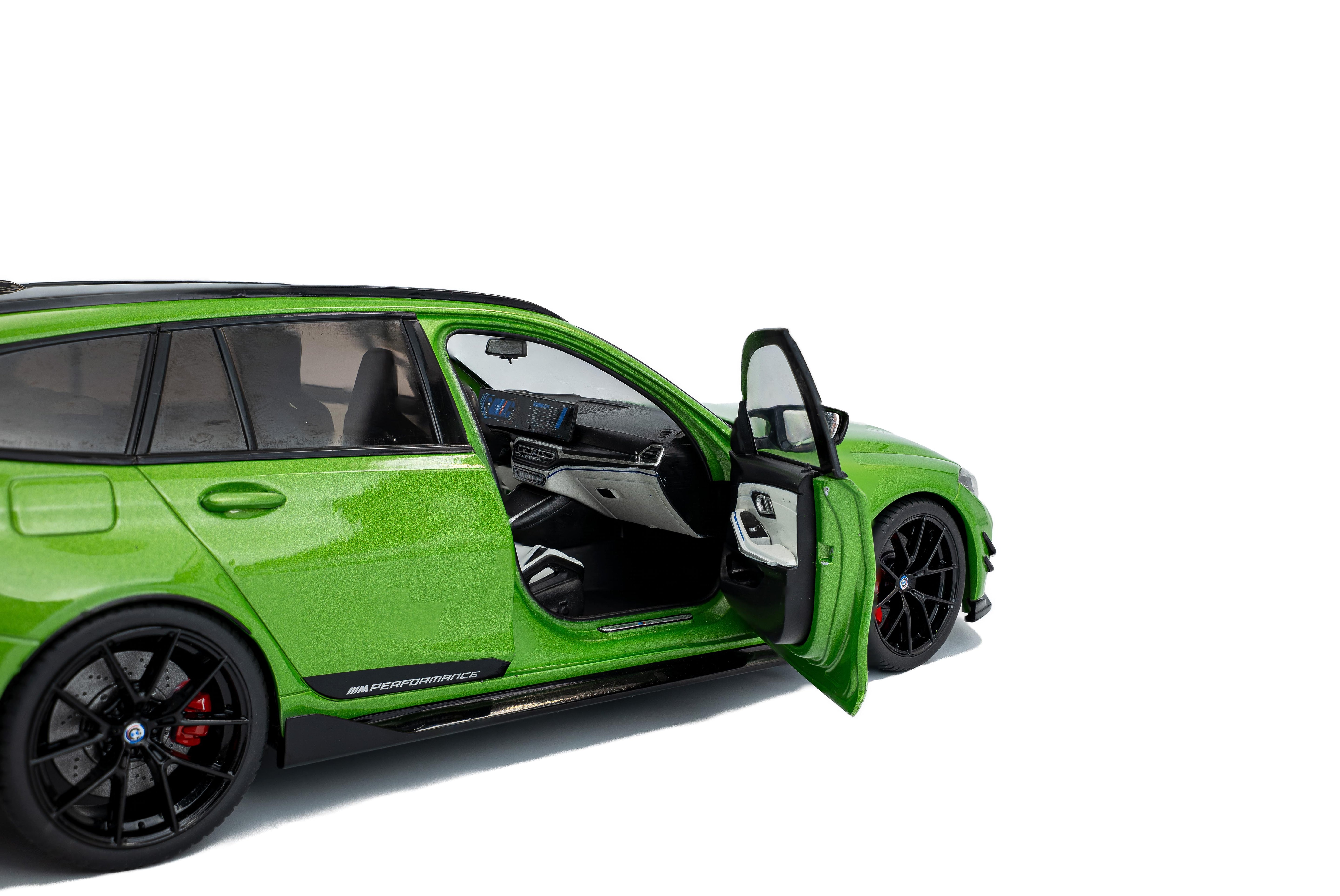 Solido S1813703 Voiture miniature collection 1/18 BMW Touring performance parts – Green Metallic – 2024