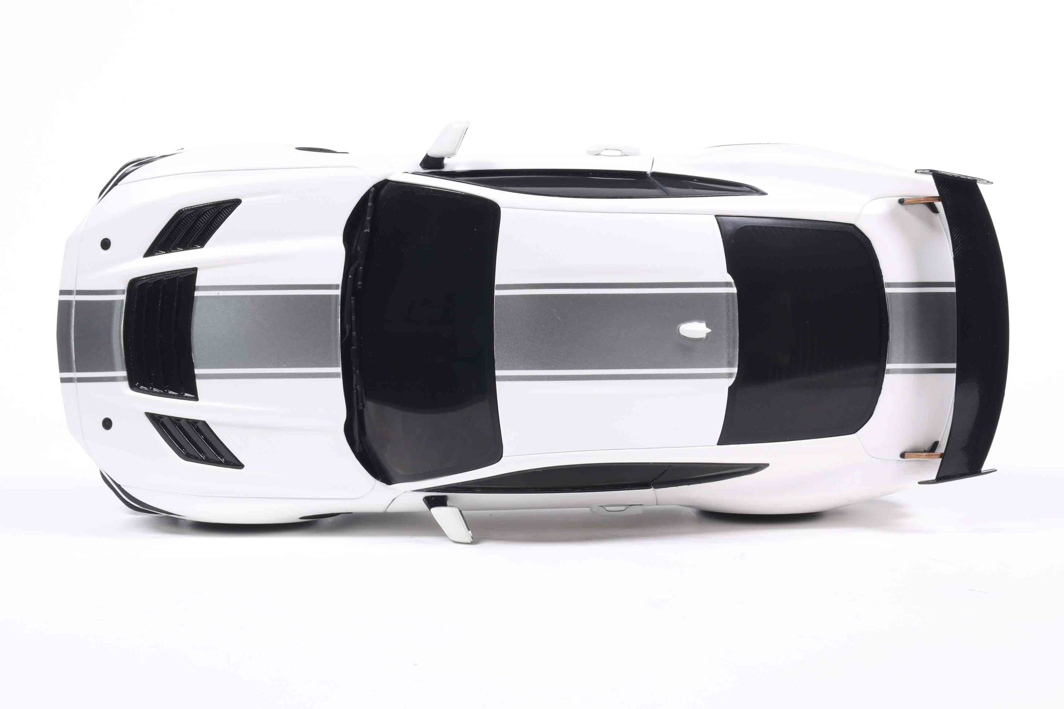 Solido S1813806 miniature collection 1/18 Shelby Mustang Super Snake blanche à rayures argentées - Breizh Modélisme.