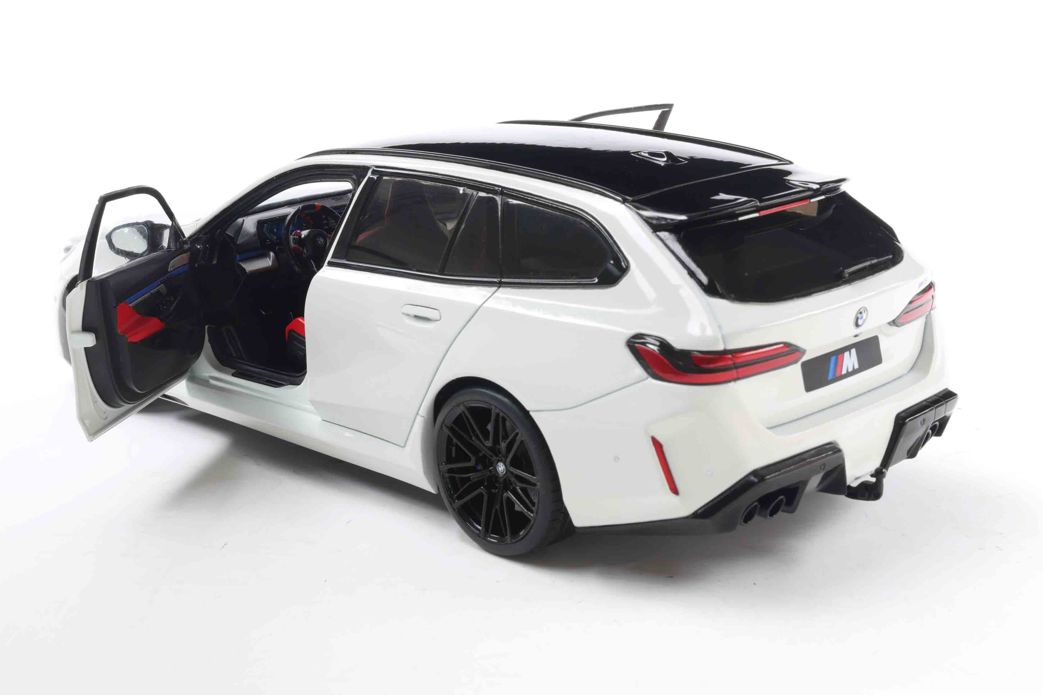 Solido S1814802 Voiture miniature collection 1/18 BMW M5 Touring – Alpine White Solid – 2025