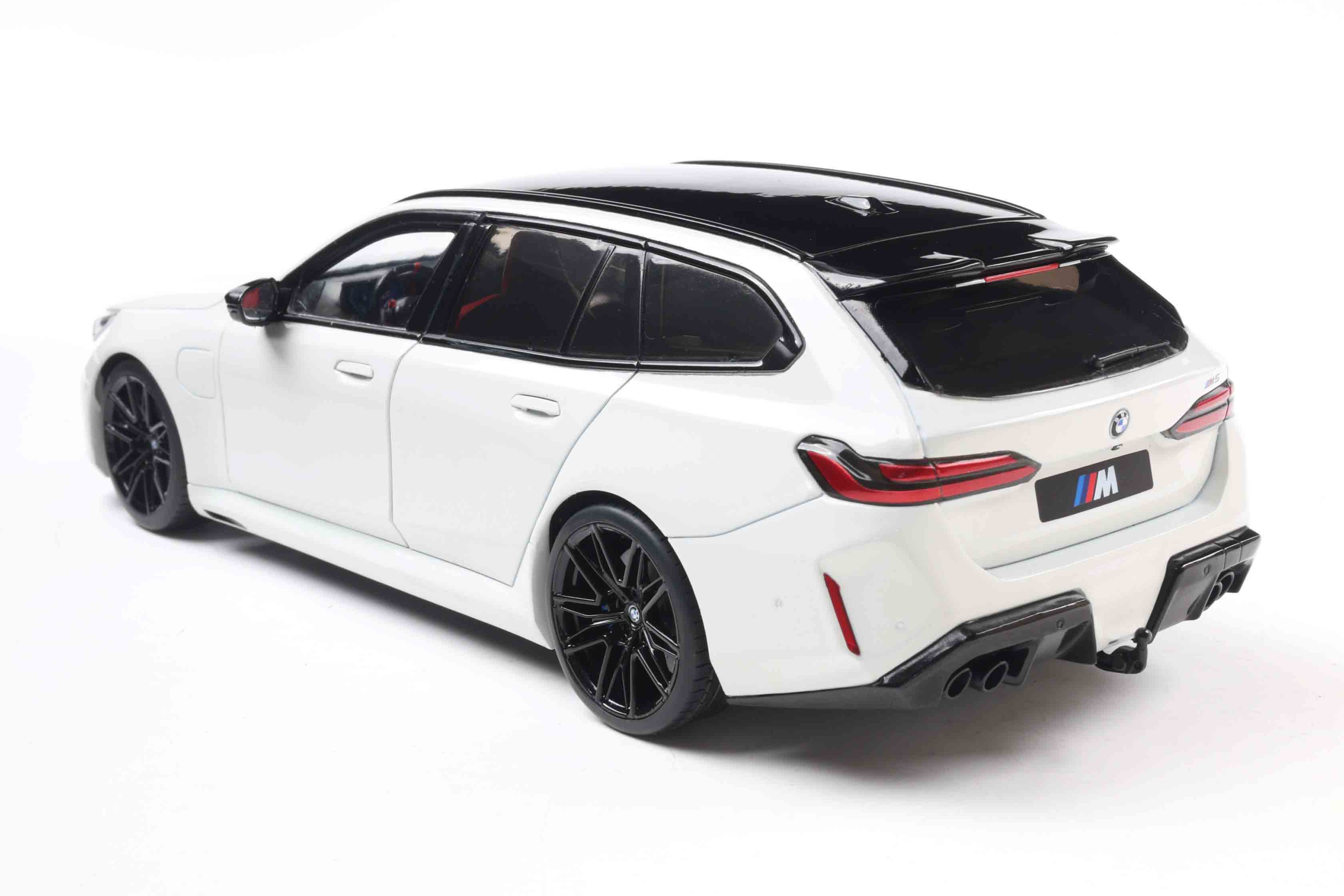 Solido S1814802 Voiture miniature collection 1/18 BMW M5 Touring – Alpine White Solid – 2025