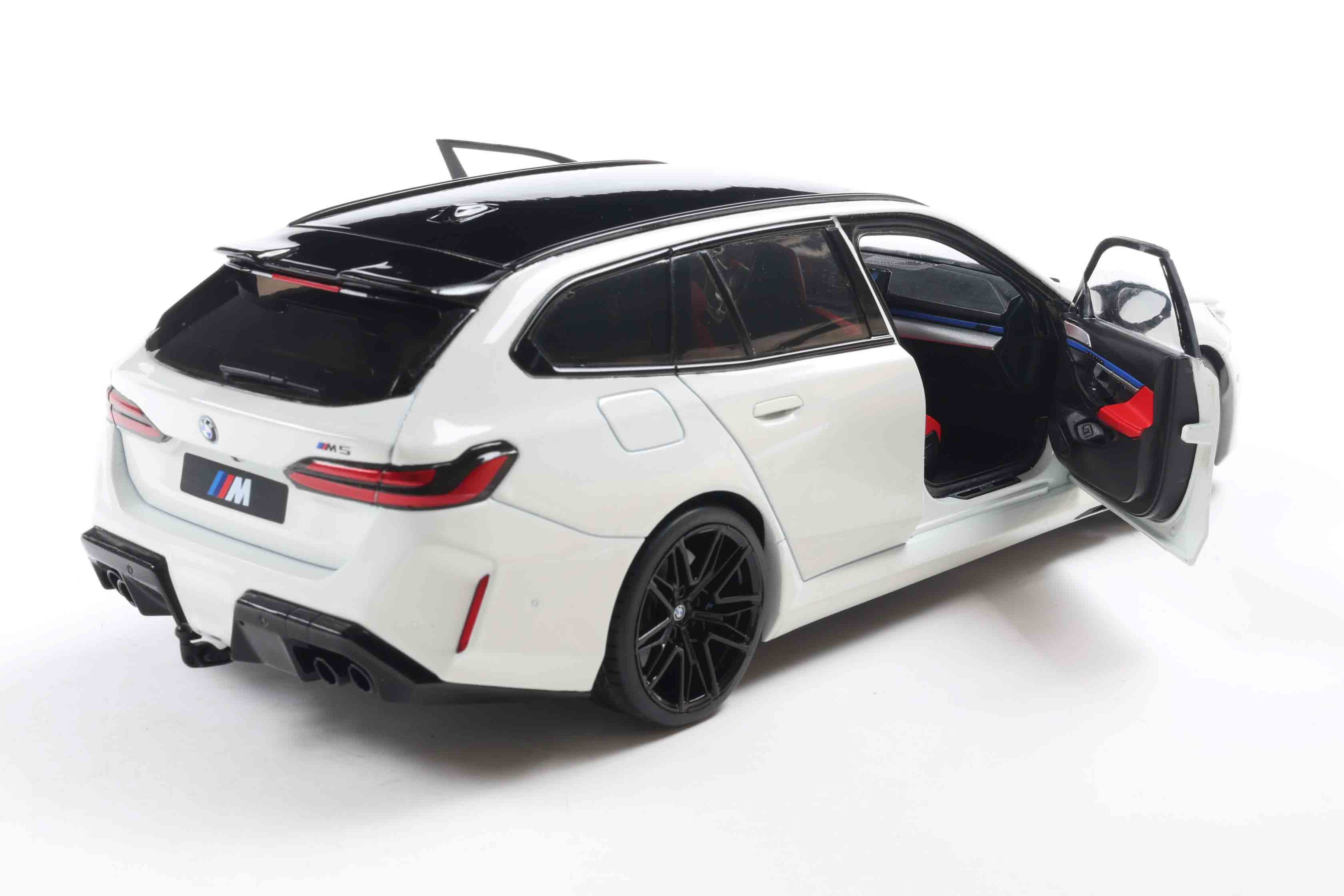 Solido S1814802 Voiture miniature collection 1/18 BMW M5 Touring – Alpine White Solid – 2025