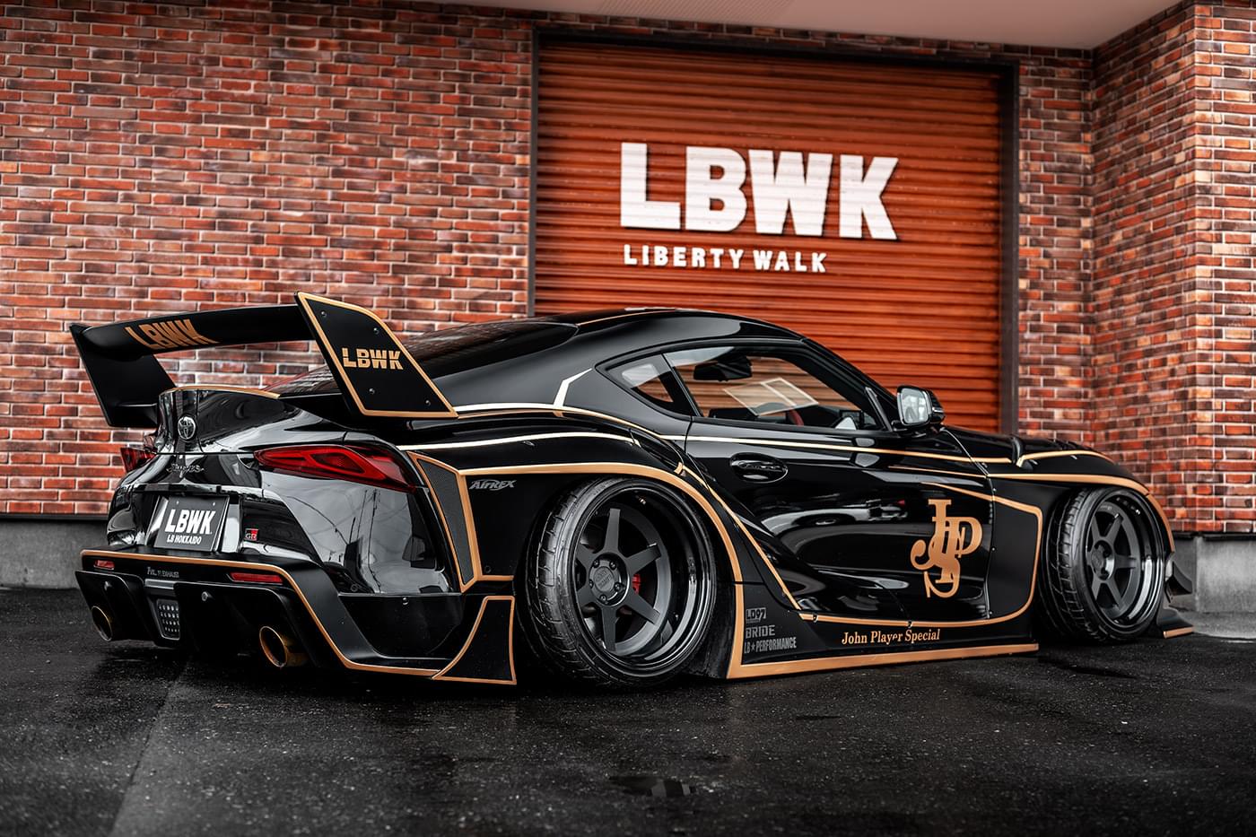 Solido S1815504 miniature collection 1/18 Toyota GR Supra Liberty Walk noir/or hommage 2025 - Breizh Modélisme.