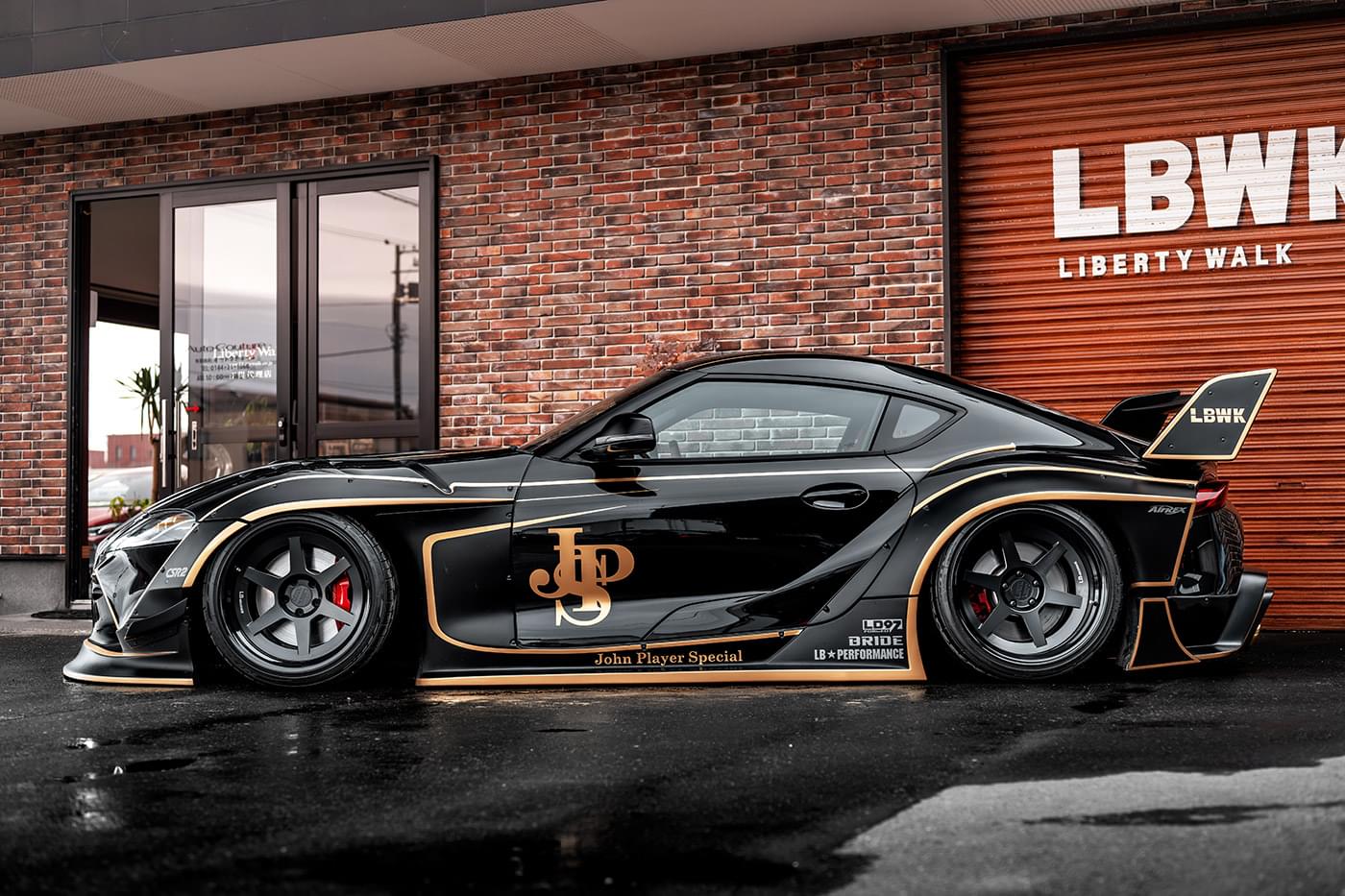 Solido S1815504 miniature collection 1/18 Toyota GR Supra Liberty Walk noir/or hommage 2025 - Breizh Modélisme.