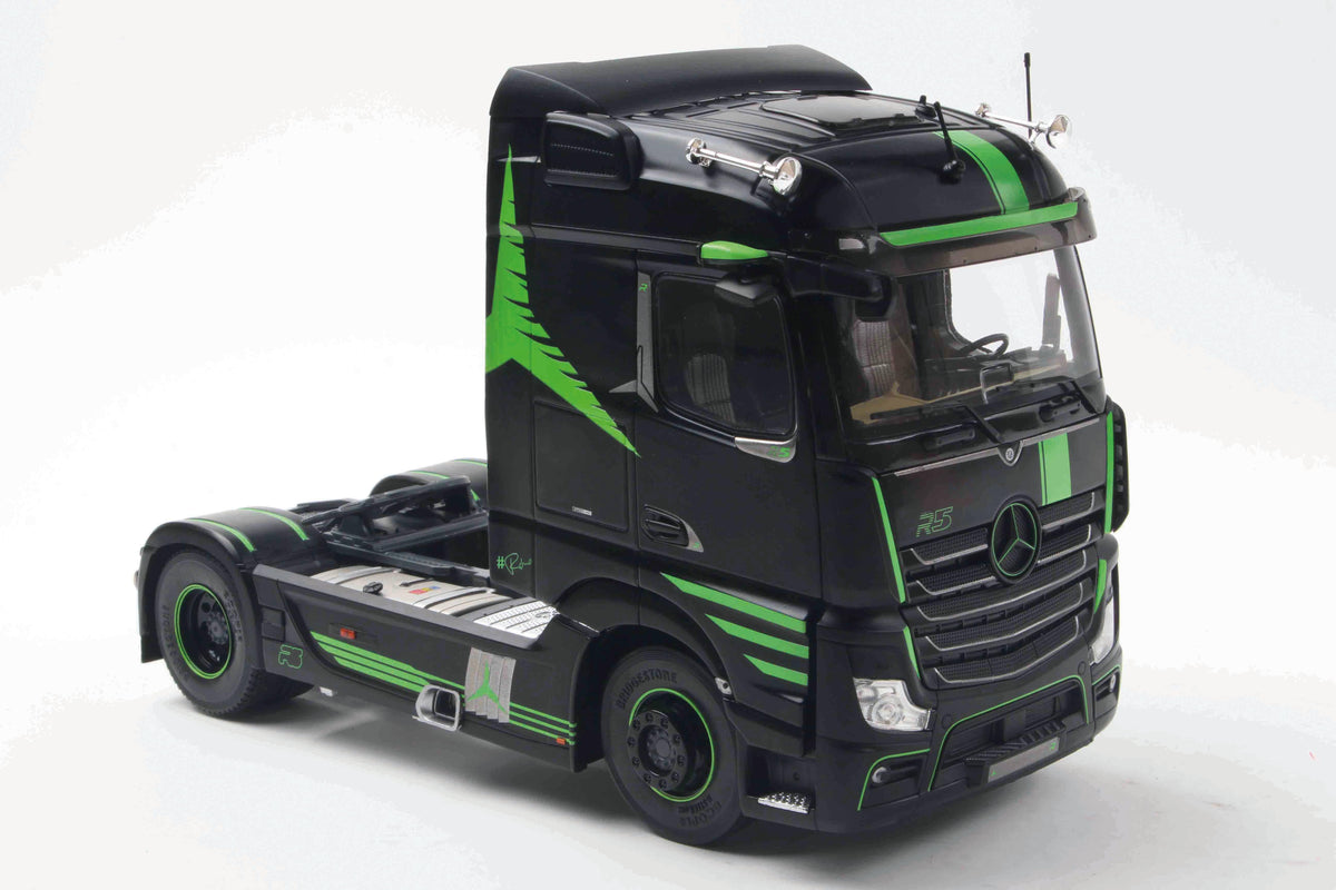 Solido S2400107 Voiture miniature collection 1/24 Volvo FH Globetrotter XL Neon vert 2023 - Breizh Modélisme.