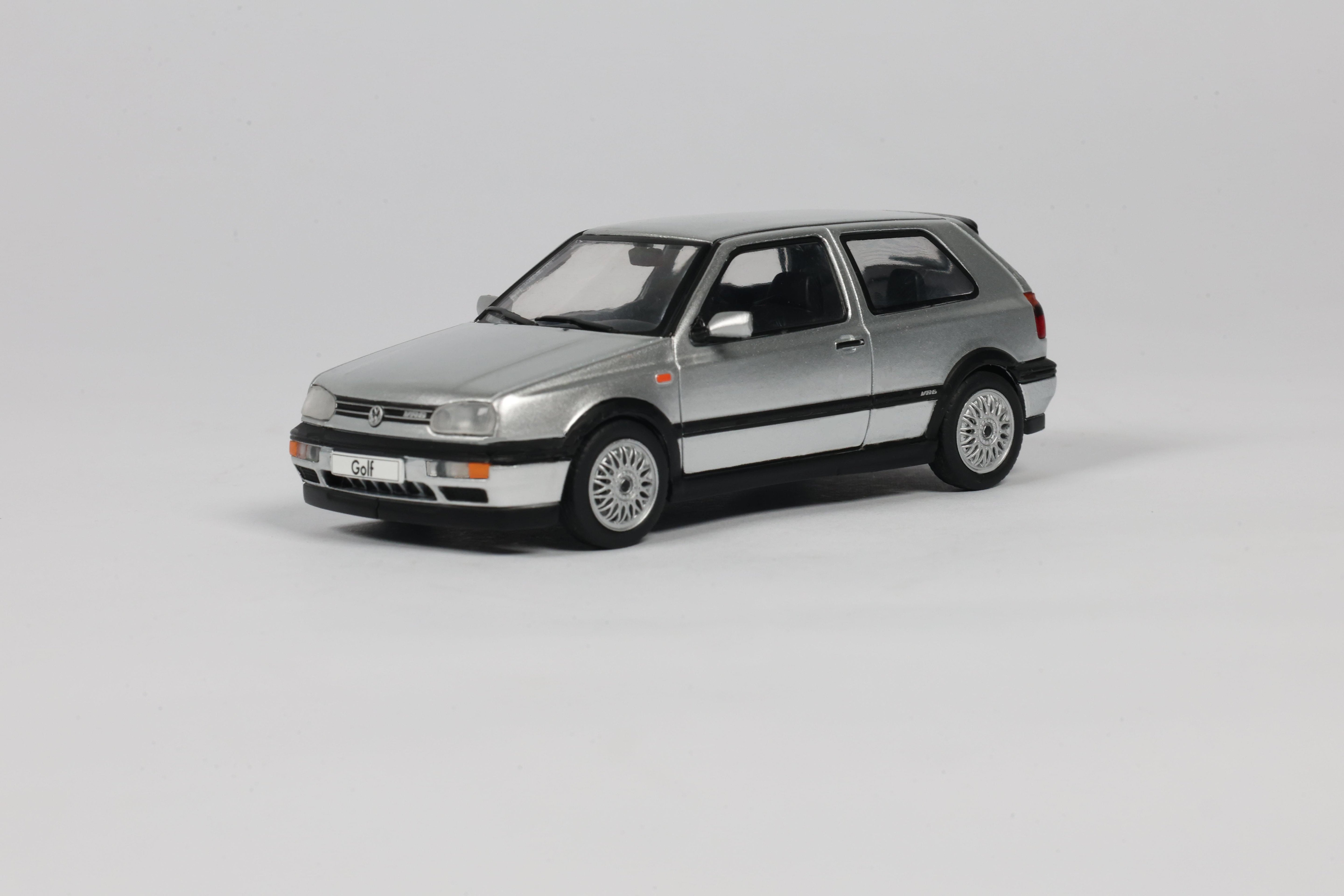 Voiture miniature 1/43 Volkswagen Golf MKIII vr6 argent diamant 1994 Solido S4316403 - Breizh Modélisme.