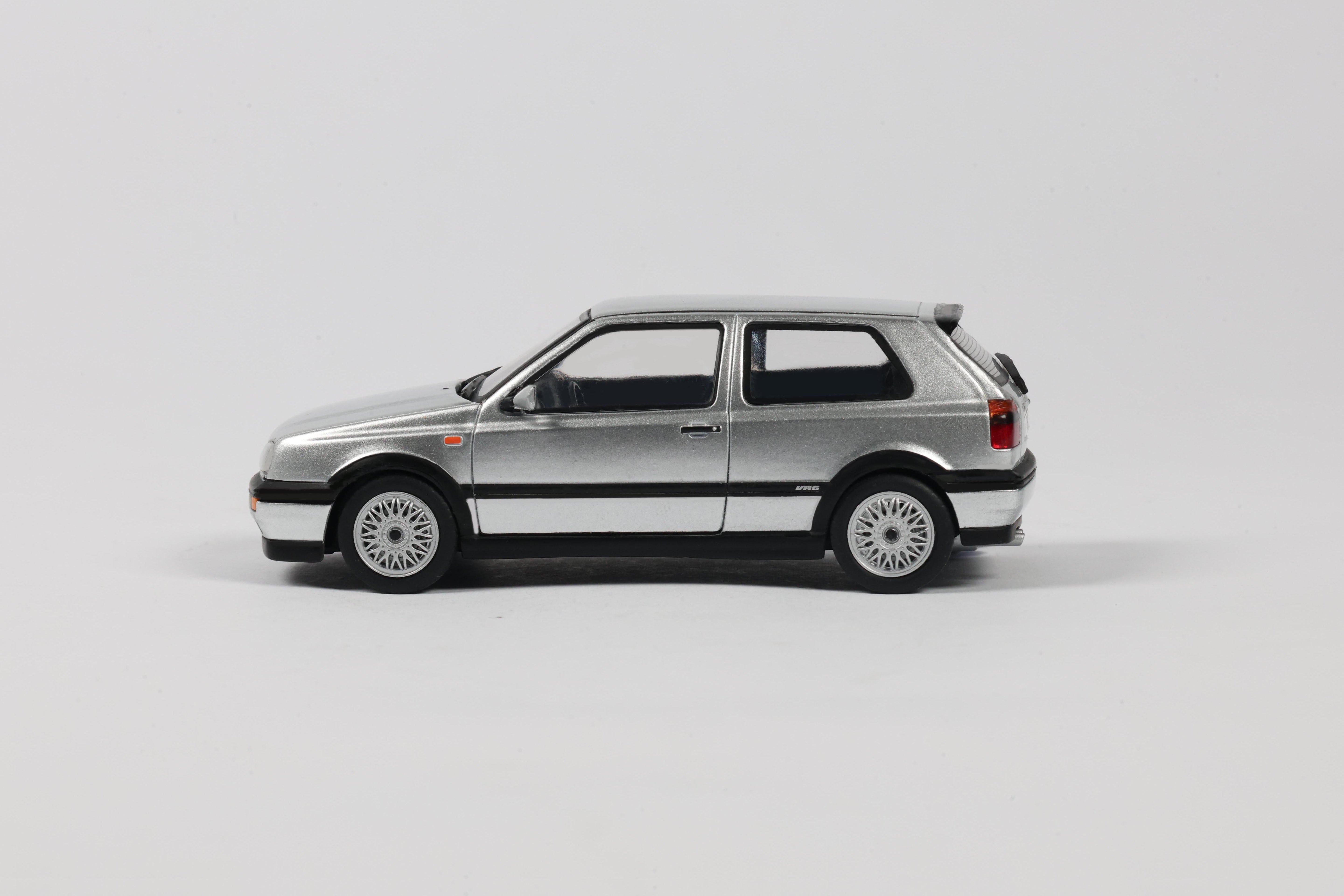 Voiture miniature 1/43 Volkswagen Golf MKIII vr6 argent diamant 1994 Solido S4316403 - Breizh Modélisme.