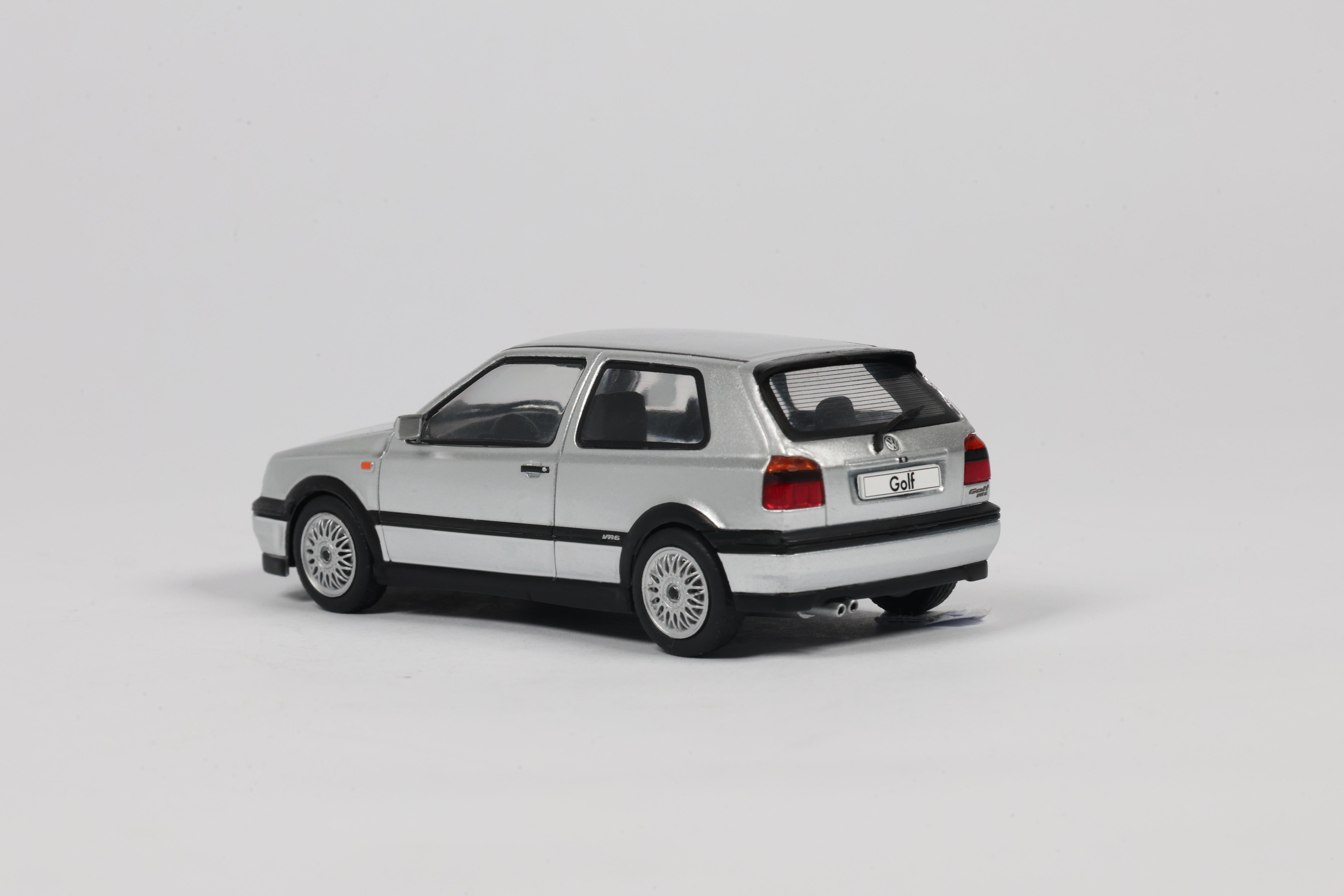 Voiture miniature 1/43 Volkswagen Golf MKIII vr6 argent diamant 1994 Solido S4316403 - Breizh Modélisme.