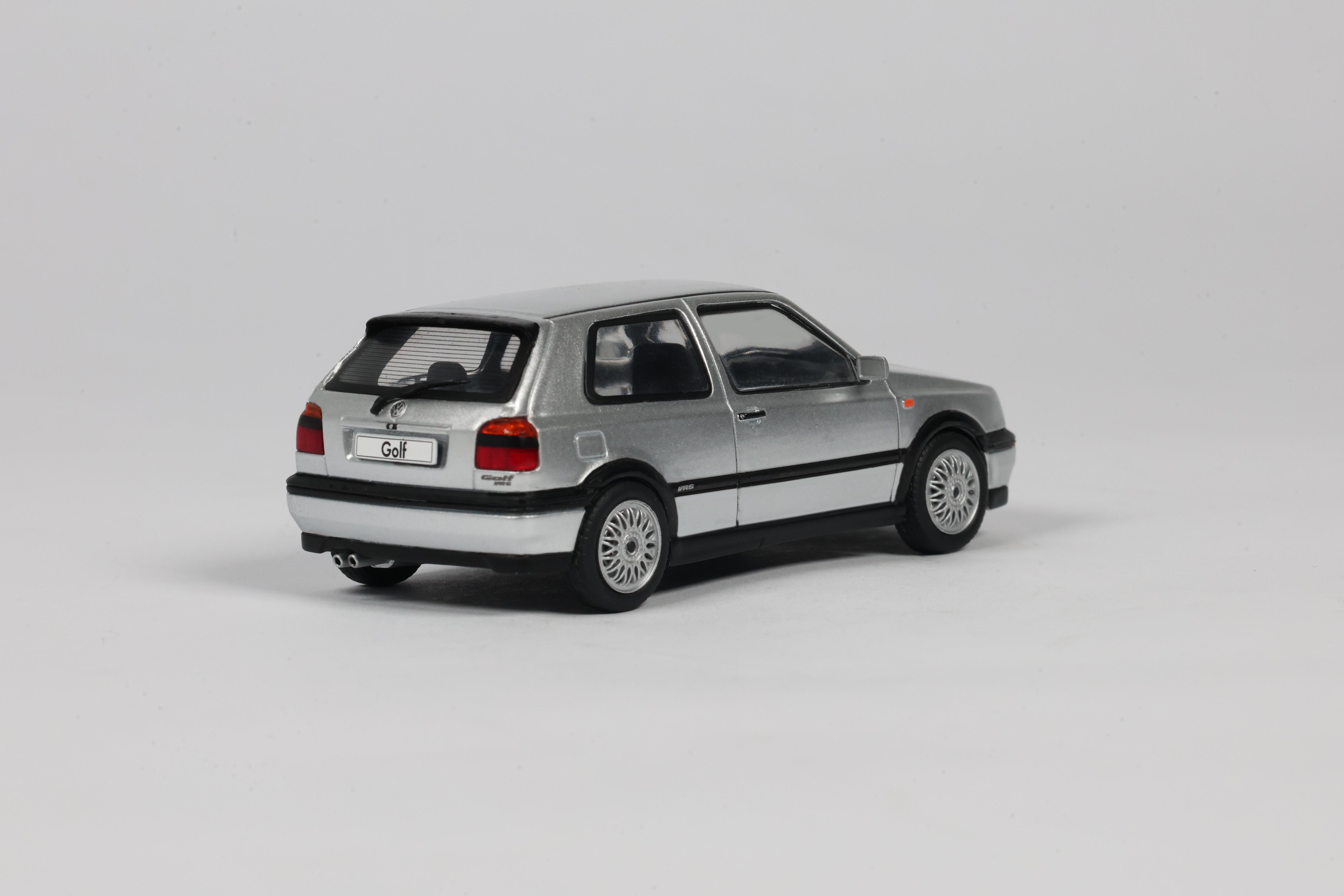 Voiture miniature 1/43 Volkswagen Golf MKIII vr6 argent diamant 1994 Solido S4316403 - Breizh Modélisme.