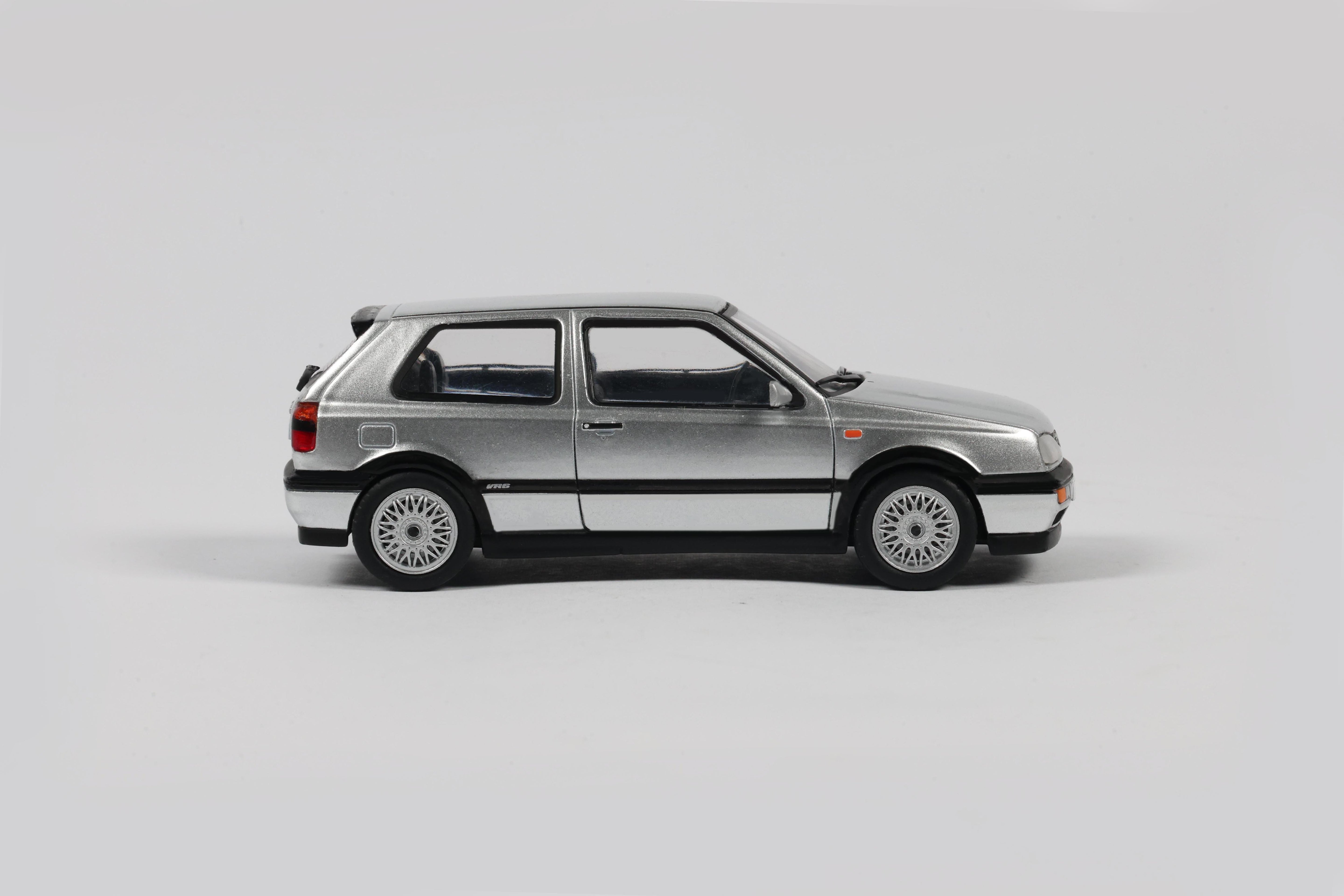 Voiture miniature 1/43 Volkswagen Golf MKIII vr6 argent diamant 1994 Solido S4316403 - Breizh Modélisme.