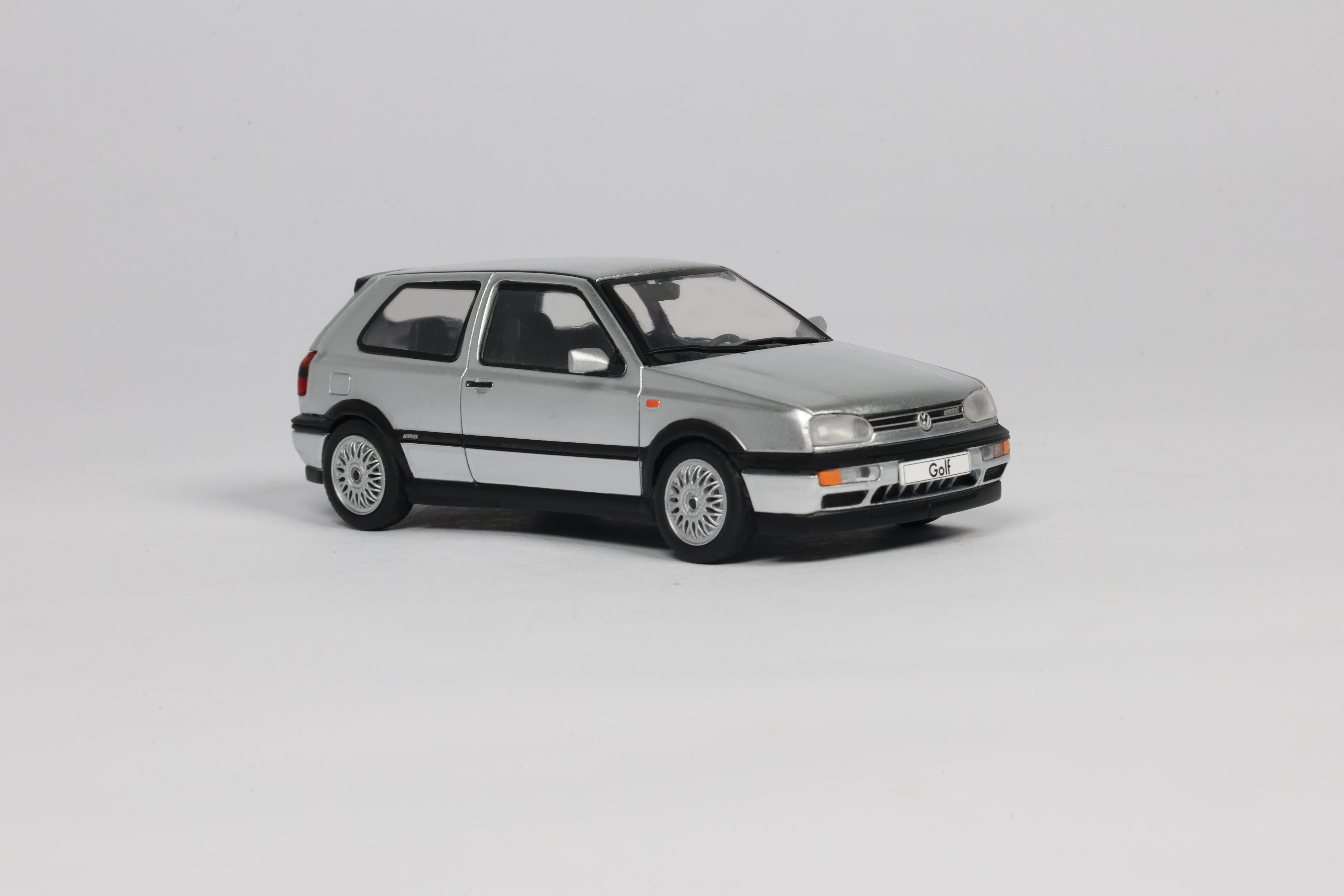 Voiture miniature 1/43 Volkswagen Golf MKIII vr6 argent diamant 1994 Solido S4316403 - Breizh Modélisme.