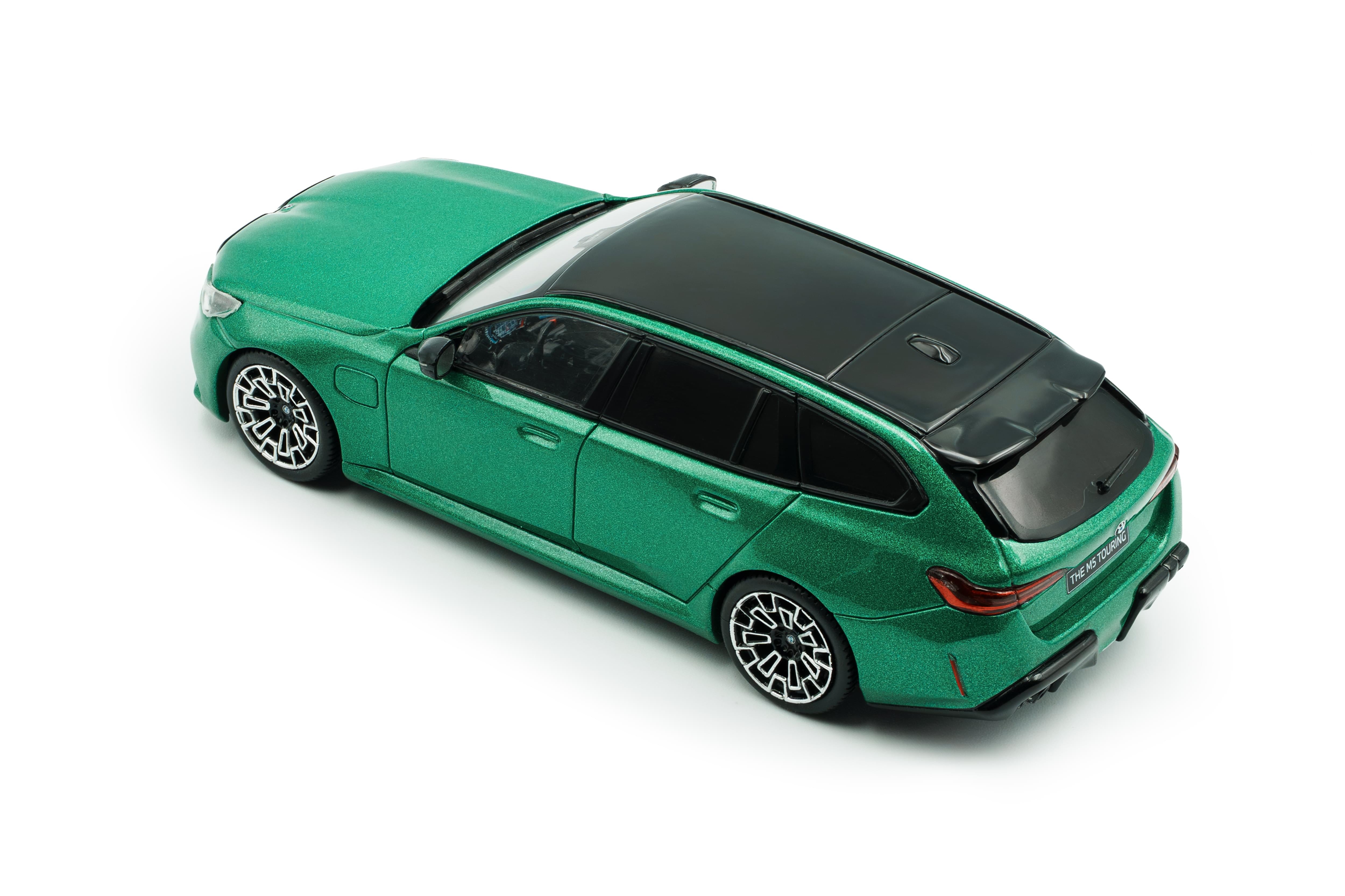 Voiture miniature 1/43 BMW M5 Touring 2024 Green Solido S4317503