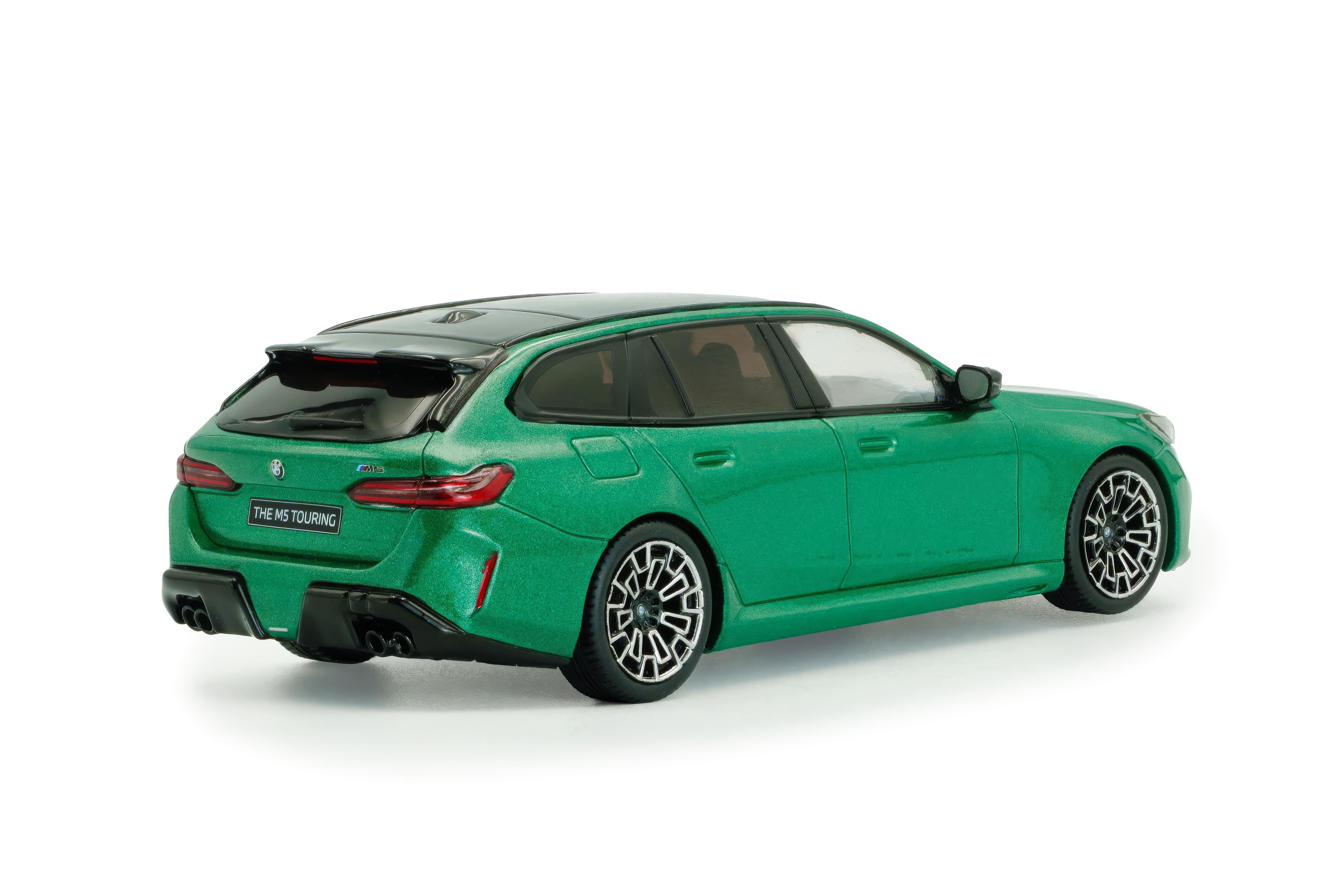 Voiture miniature 1/43 BMW M5 Touring 2024 Green Solido S4317503