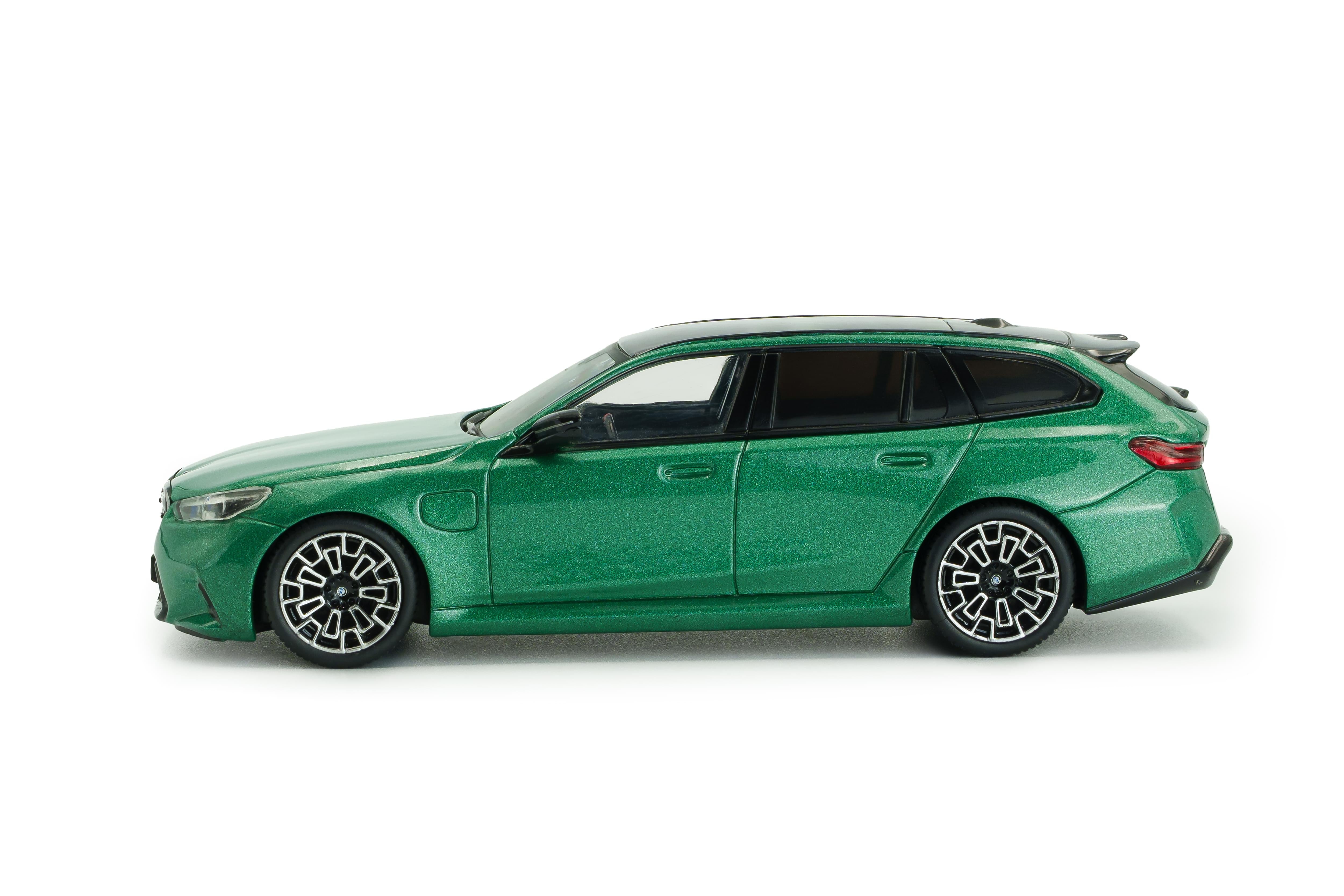 Voiture miniature 1/43 BMW M5 Touring 2024 Green Solido S4317503