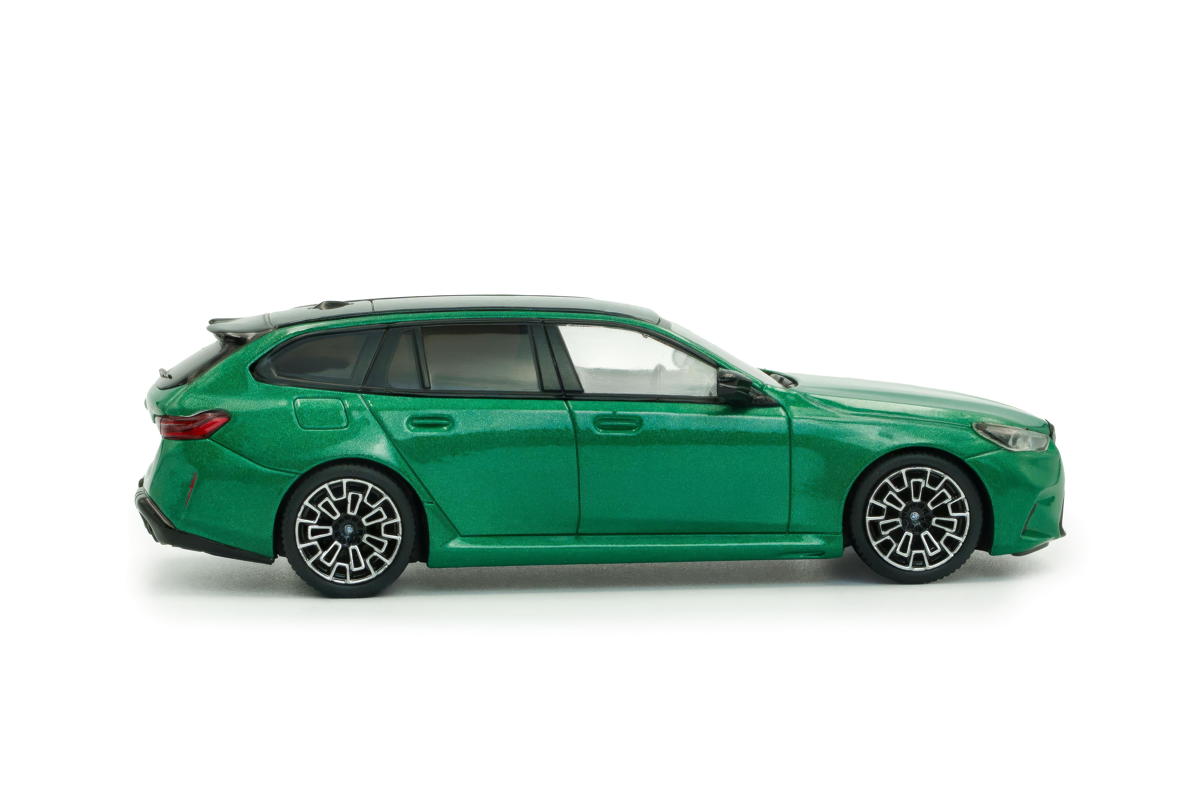 Voiture miniature 1/43 BMW M5 Touring 2024 Green Solido S4317503
