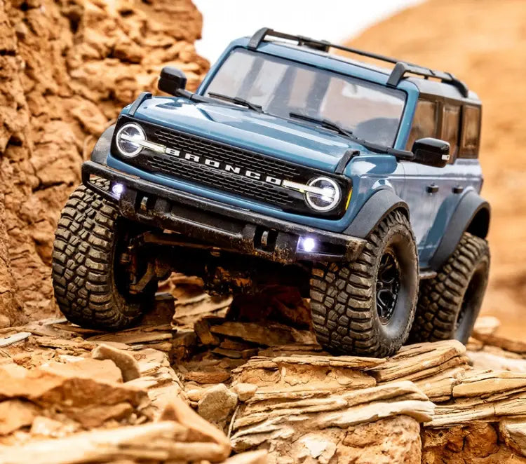 Traxxas TRX4M 1/18 Ford Bronco Crawler Bleu ciel RTR - 97074-1 - Breizh Modélisme.