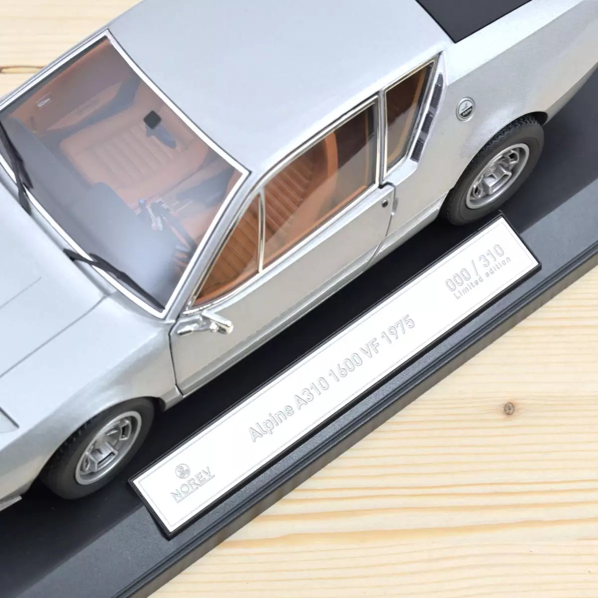 Voiture miniature collection 1/18 Alpine A310 1600 VF 1975 Argent (310pcs) Norev 185404