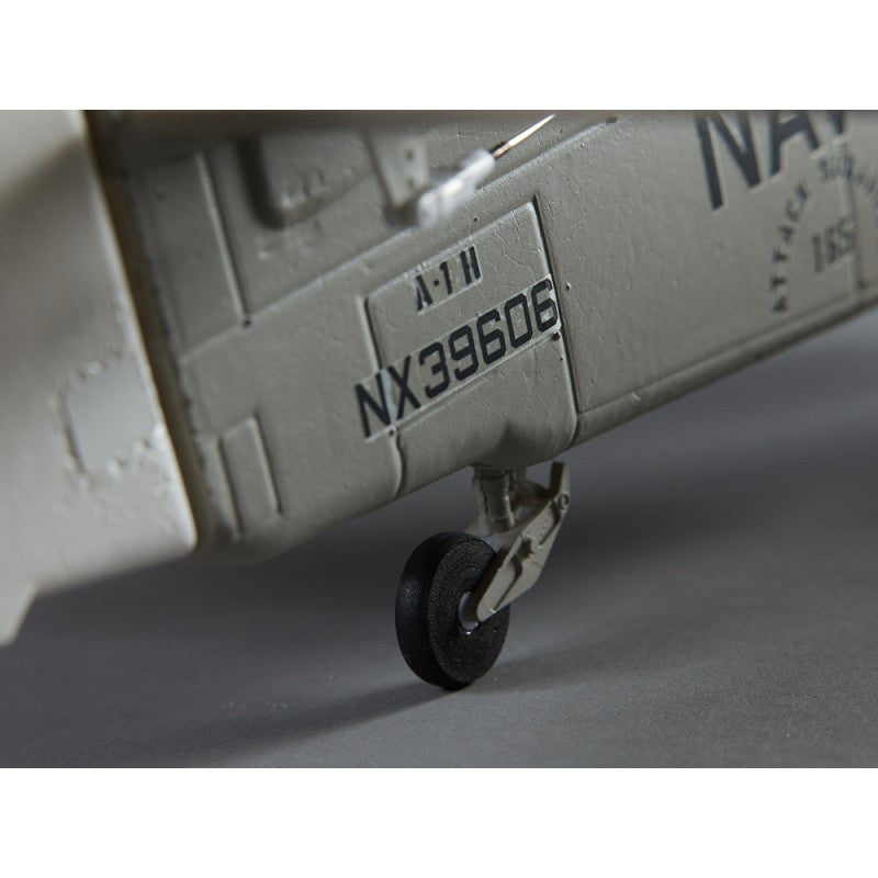Avion RC 800mm A1 Skyraider Warbird PNP kit DB006PG - Breizh Modélisme.
