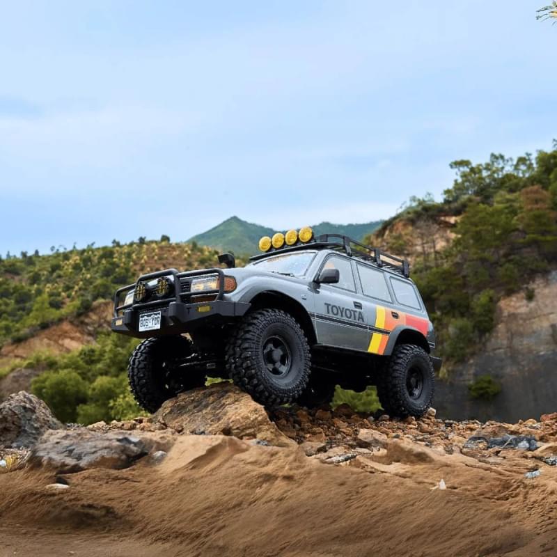 Crawler FMS 1/10 Toyota land Cruiser 80 FCX10 ARTR RS gris - FMS11042RS-GY-SP - Breizh Modélisme.