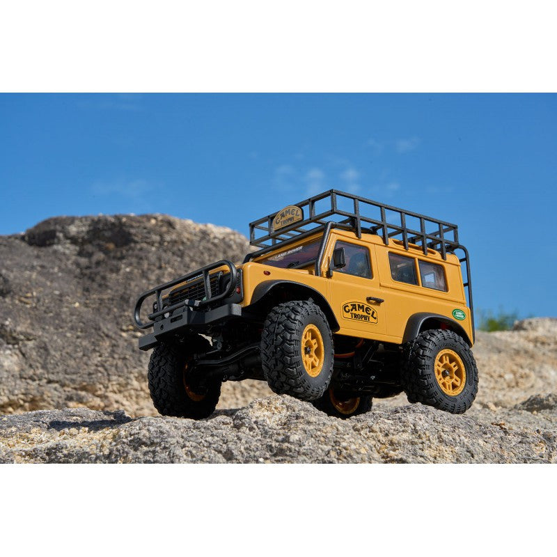 Kit RTR 1/24 Land Rover Defender 90 FCX24M Camel Trophy - FMS12491RTR-YL - Breizh Modélisme.