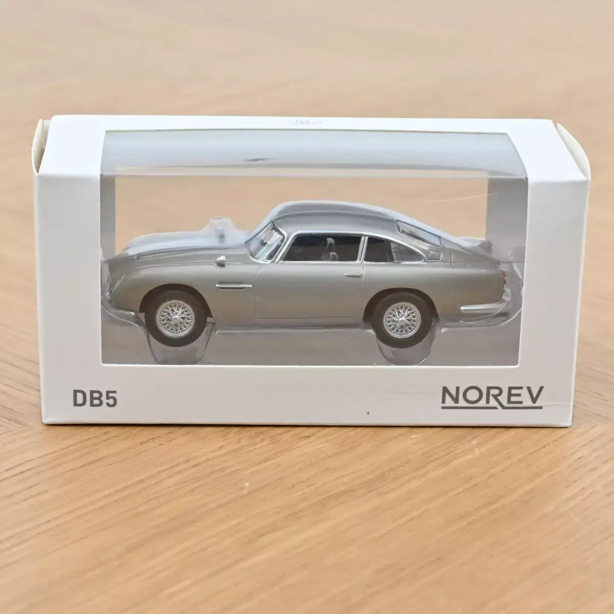 Voiture miniature 1/43 Aston Martin DB5 1963 Gris Bouleau Argenté Jet-car Norev display